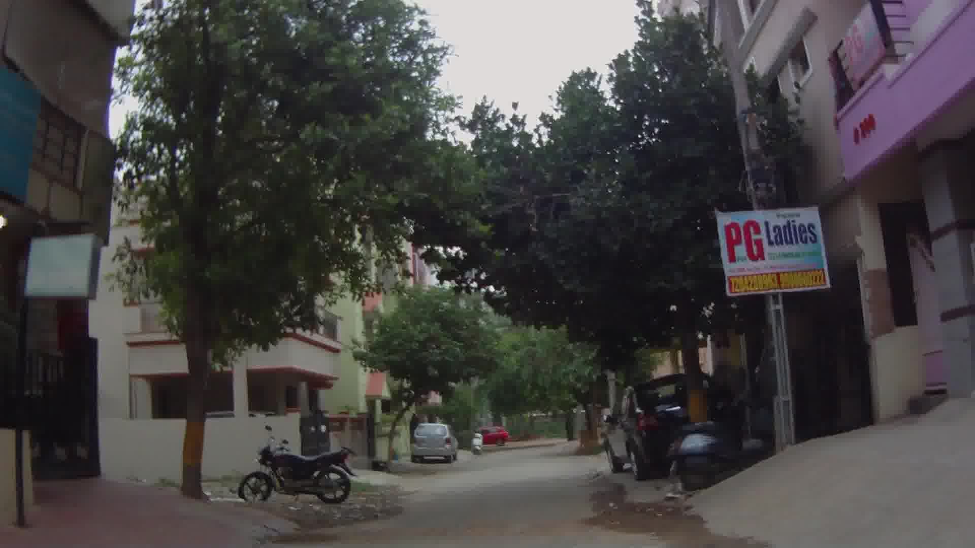 Street view near En Amma, Dommasandra