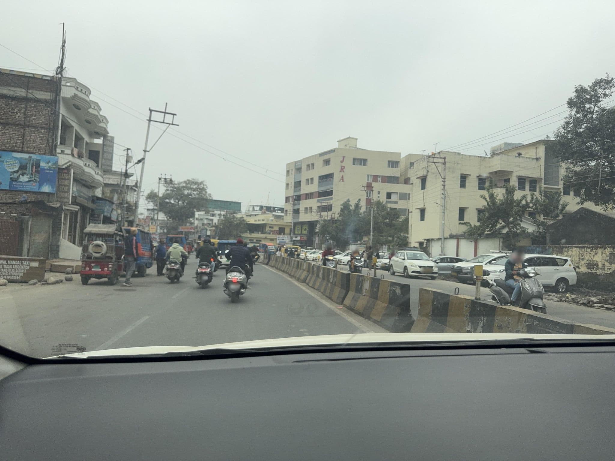Street view near Hotel Akash Ganga, Rishīkesh