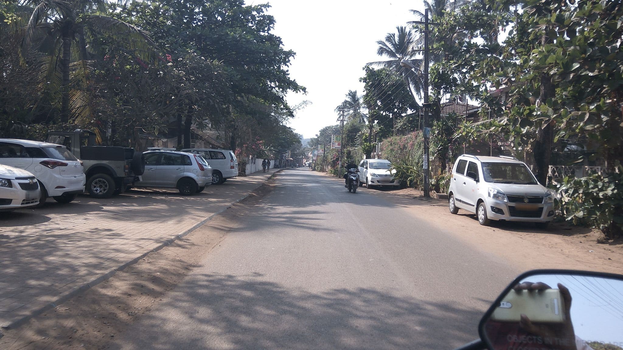 Street view near Cavala Hotel, Calangute-Baga Road, Baga - Saunta Vaddo, Baga — © natarajakaveeti (CC BY-SA · Mapillary)