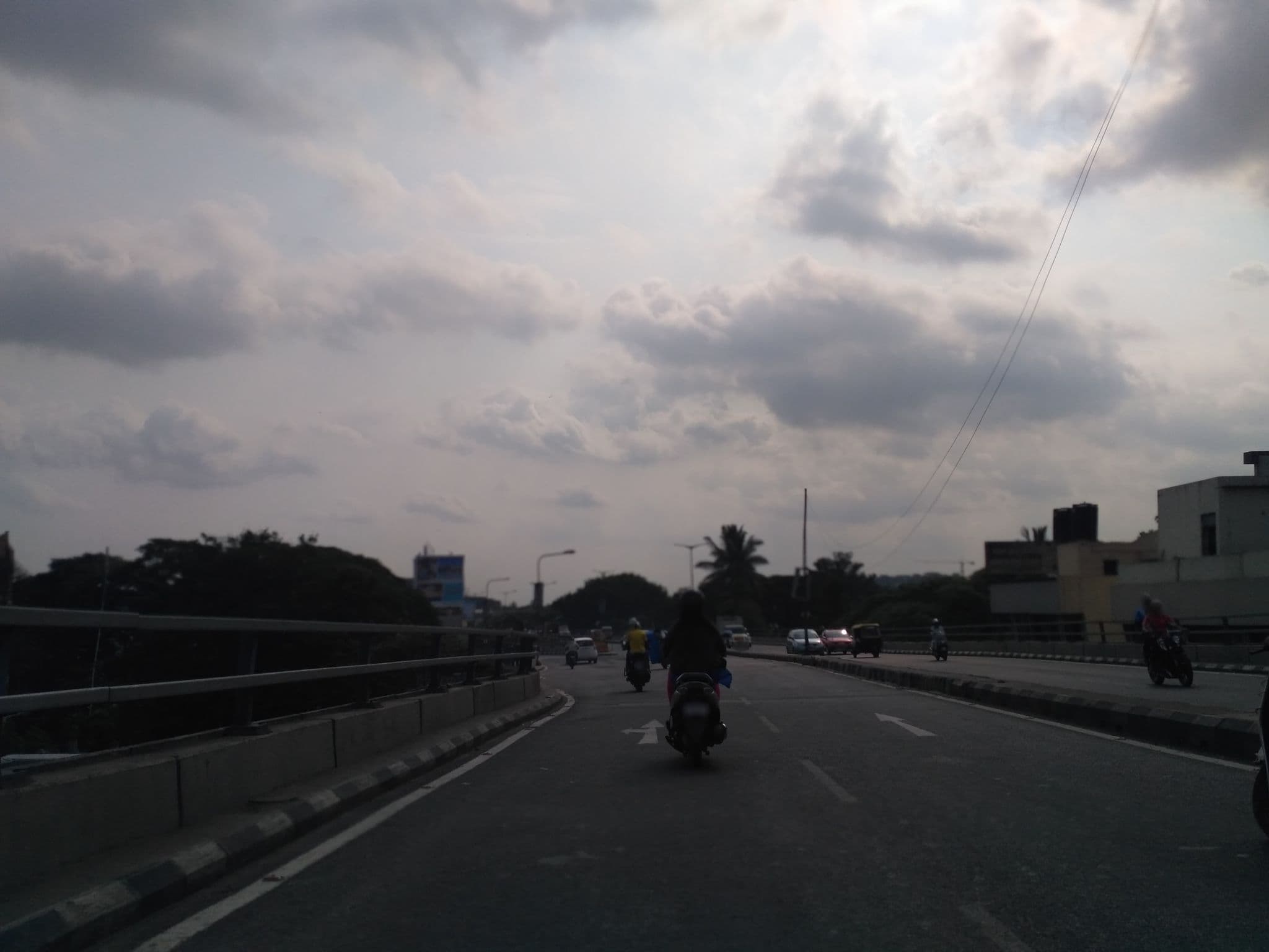 Street view near Vardhaman Paradise, Bengaluru