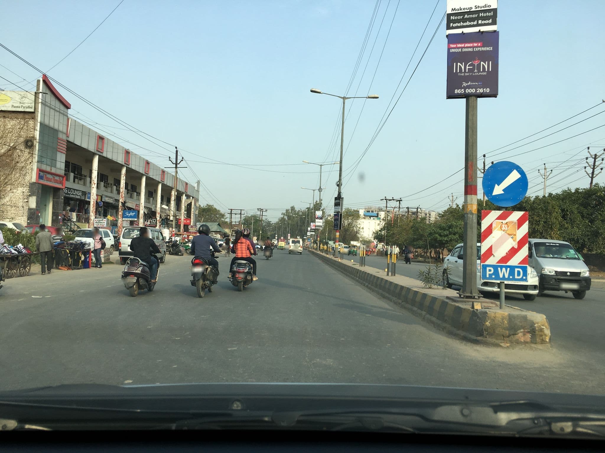 Street view near Crystal Sarovar Premiere Agra, Agra — © gaurav84 (CC BY-SA · Mapillary)