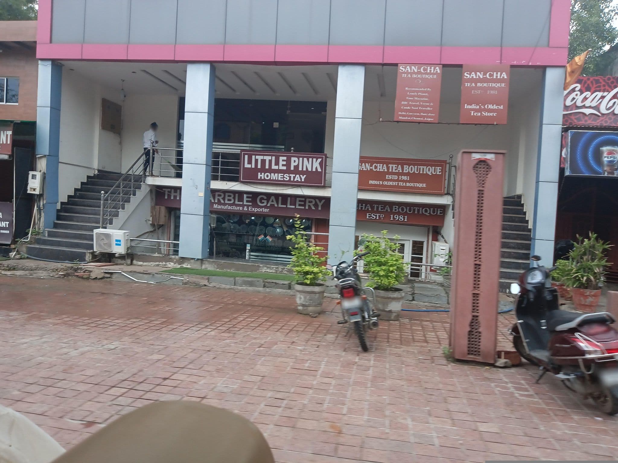 Street view near Rashmi Agra hotel, Agra — © maheshika (CC BY-SA · Mapillary)