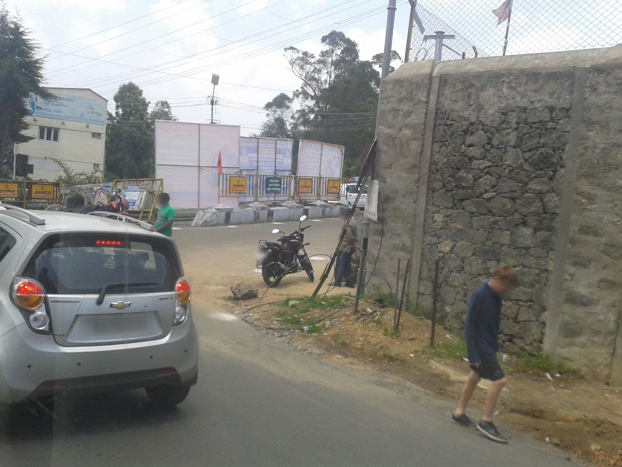 Street view near Golden Parks Inn, Kodaikānāl — © srividya (CC BY-SA · Mapillary)
