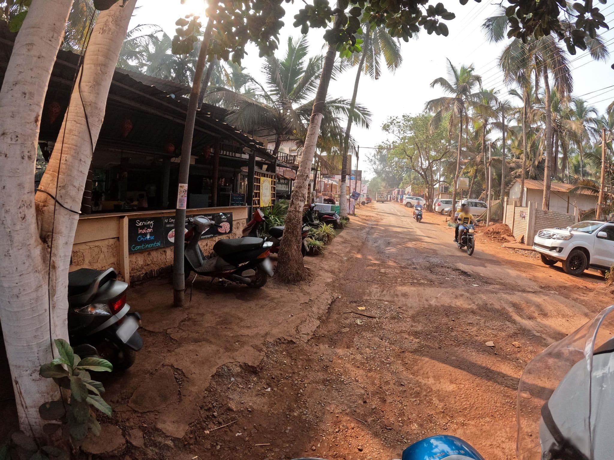 Street view near Ashvem Beach Resort, Mandrem — © lucomsky (CC BY-SA · Mapillary)