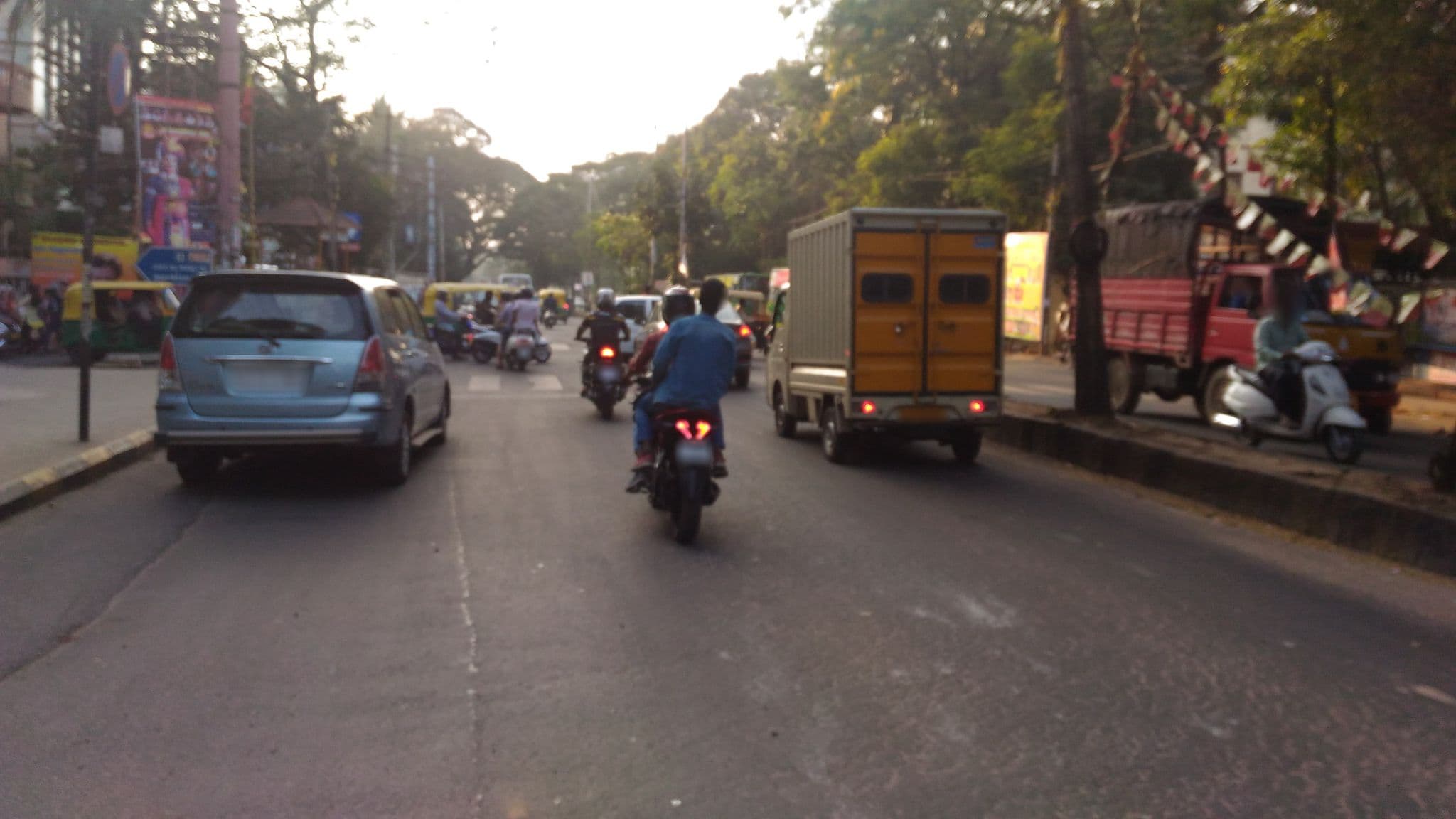 Street view near Aurick Boutique, Bengaluru