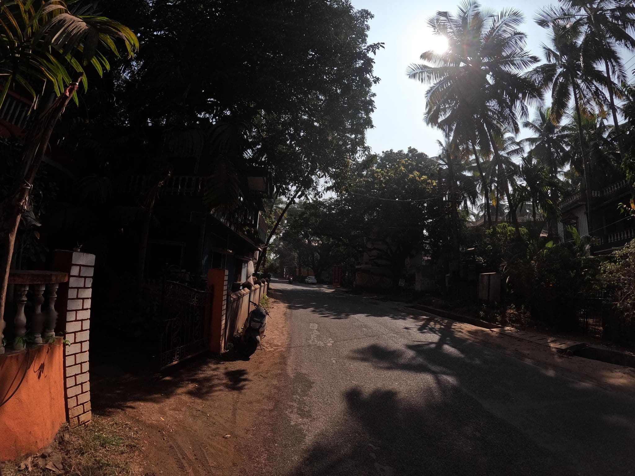 Street view near Mama Mids, Morjim — © lucomsky (CC BY-SA · Mapillary)