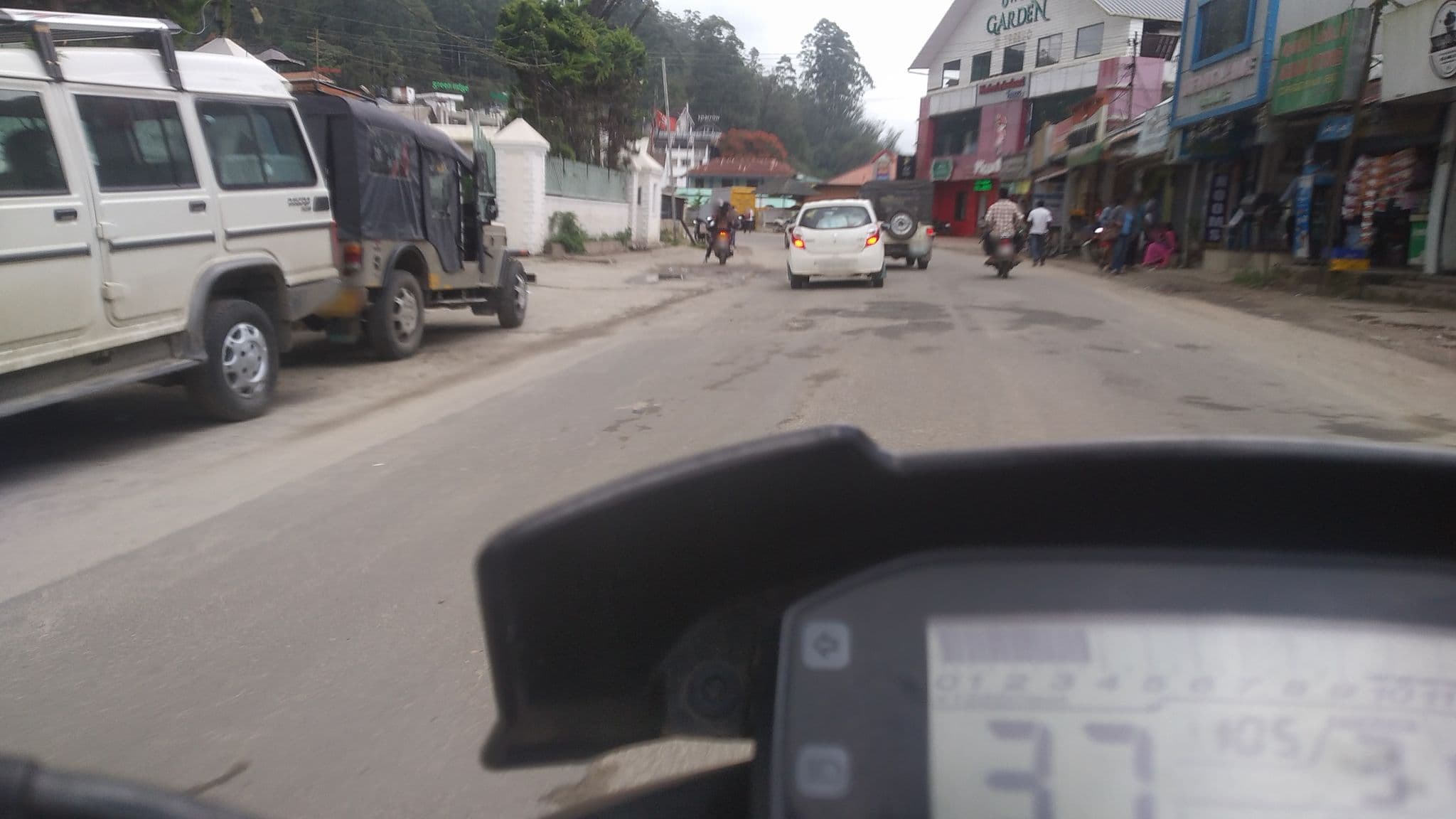 Street view near Noah's Ark Inn, Munnar