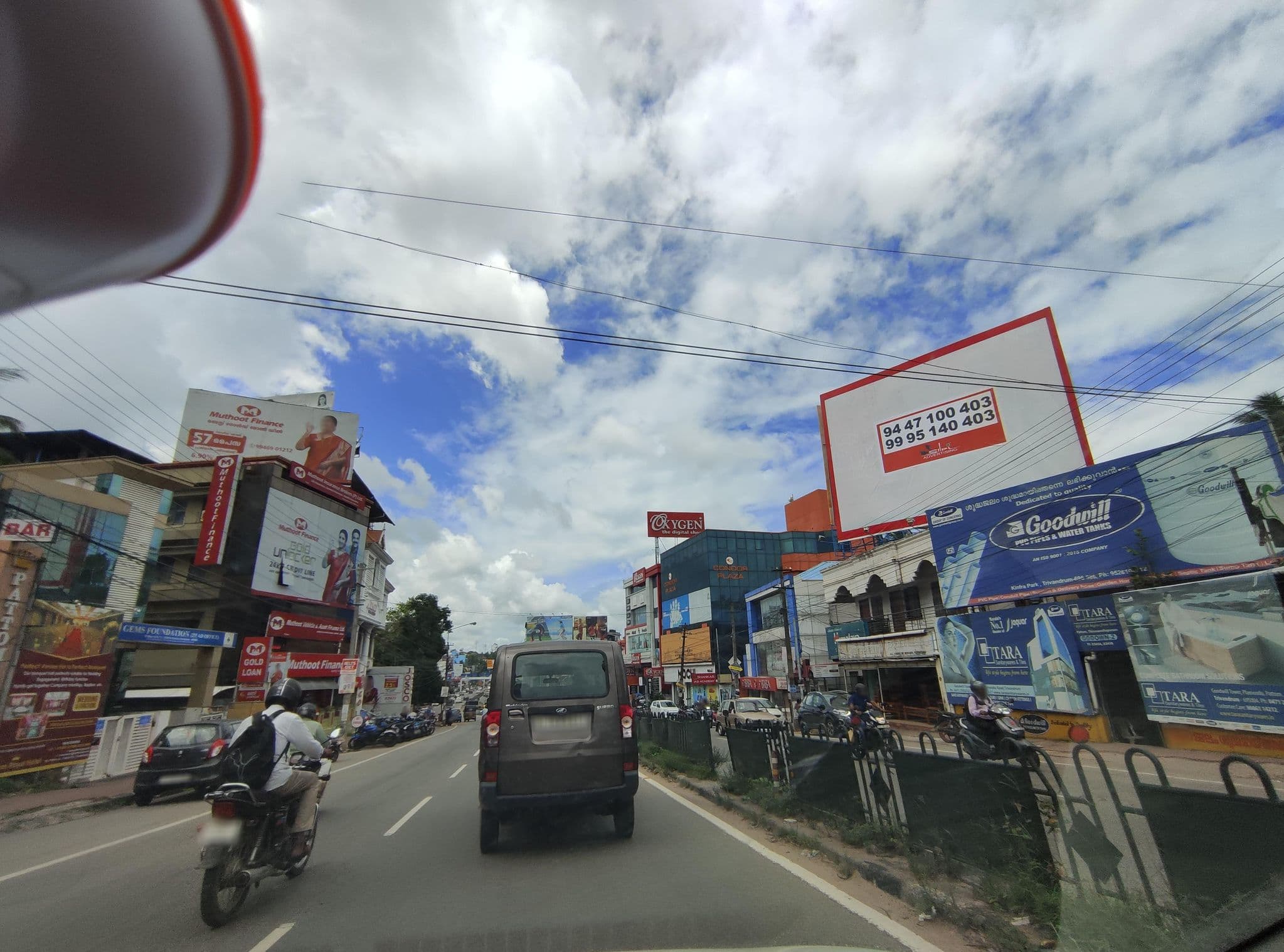 Street view near Pattom Royal Hotel, Thiruvananthapuram
