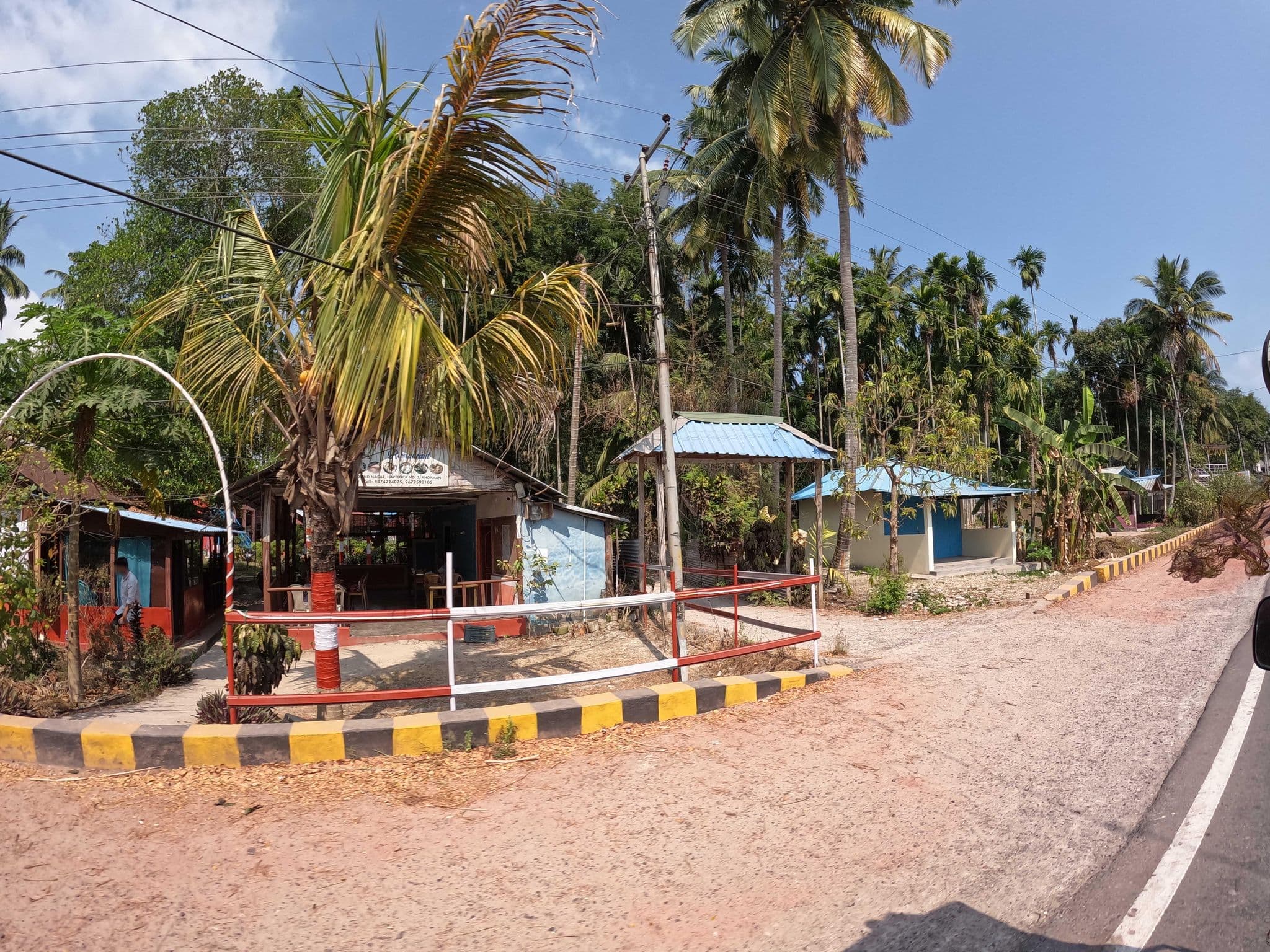 Street view near Eco Villa Huts, Bamboo Flat — © lucomsky (CC BY-SA · Mapillary)