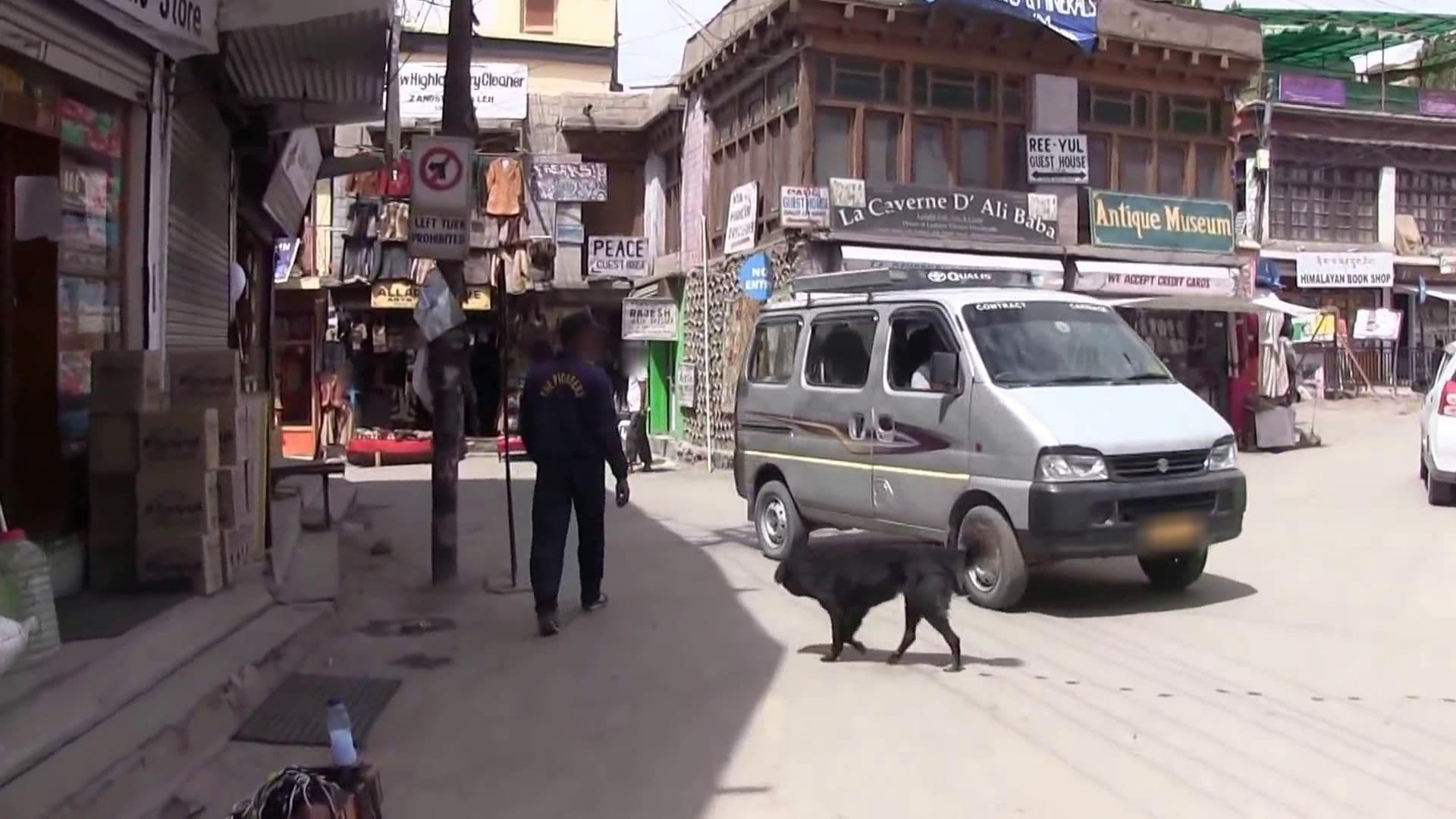 Street view near Blue stone, Leh