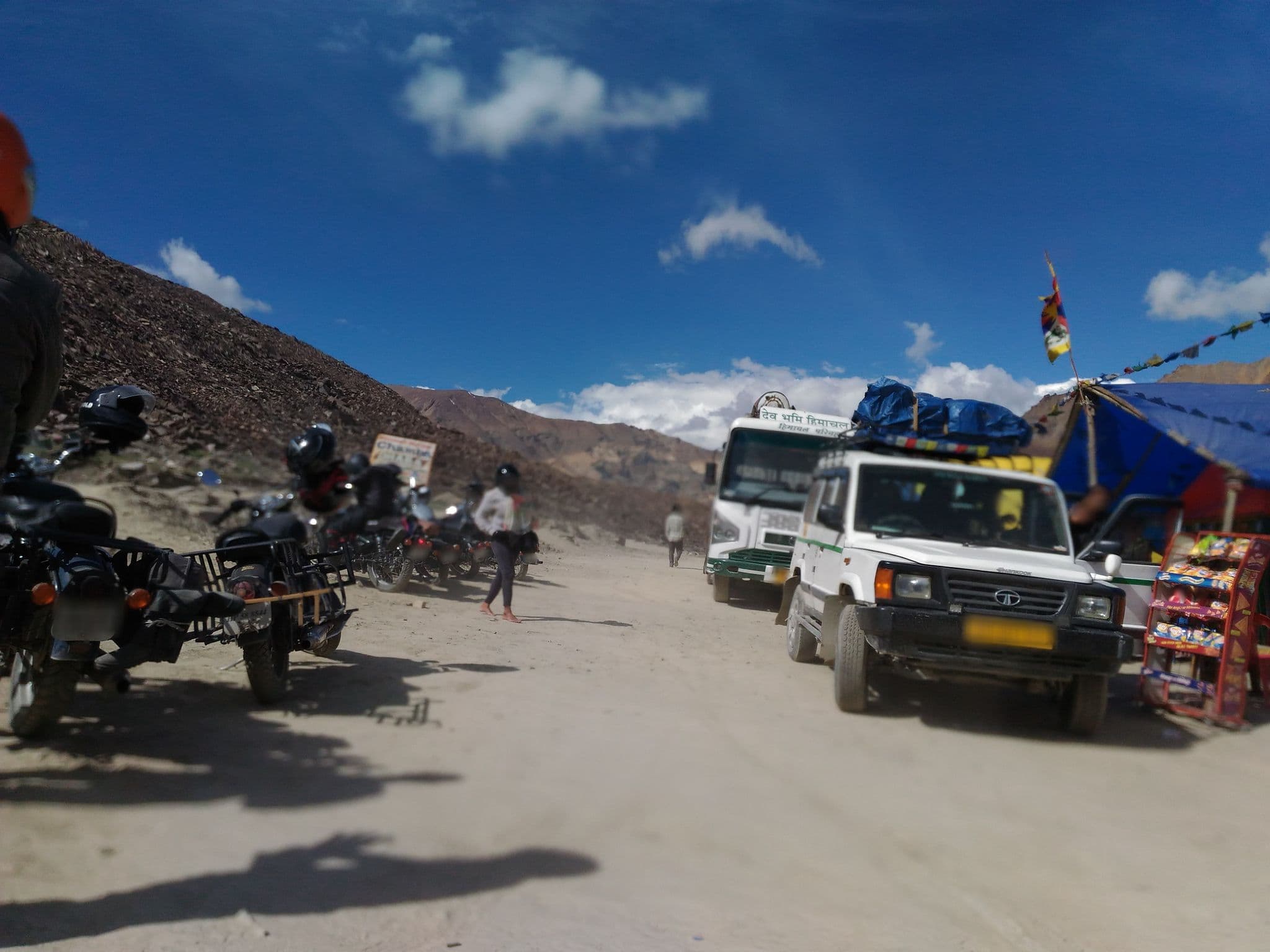 Street view near Dhaba (food and bed), Kyelang