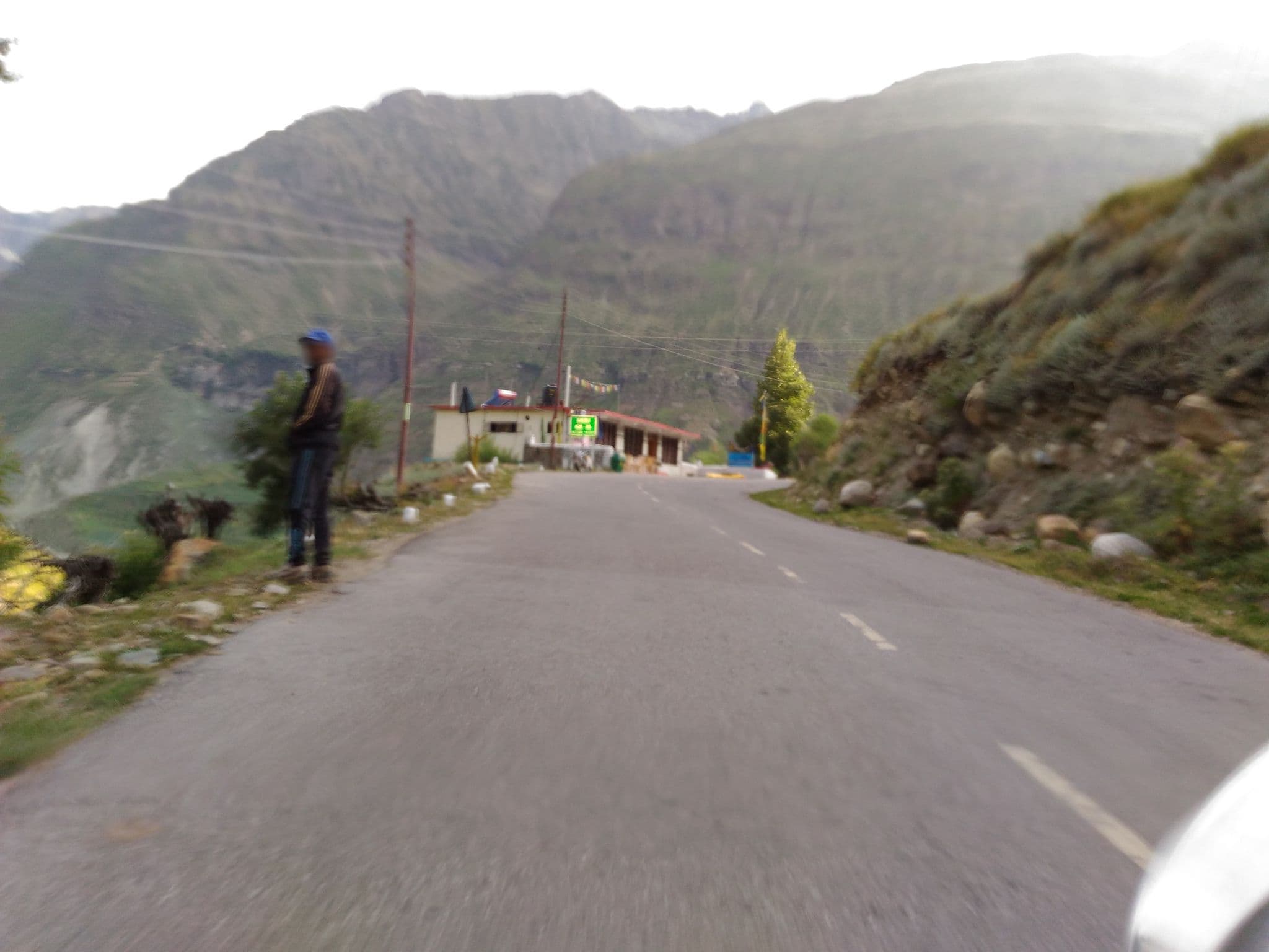 Street view near Aliyas, Kyelang
