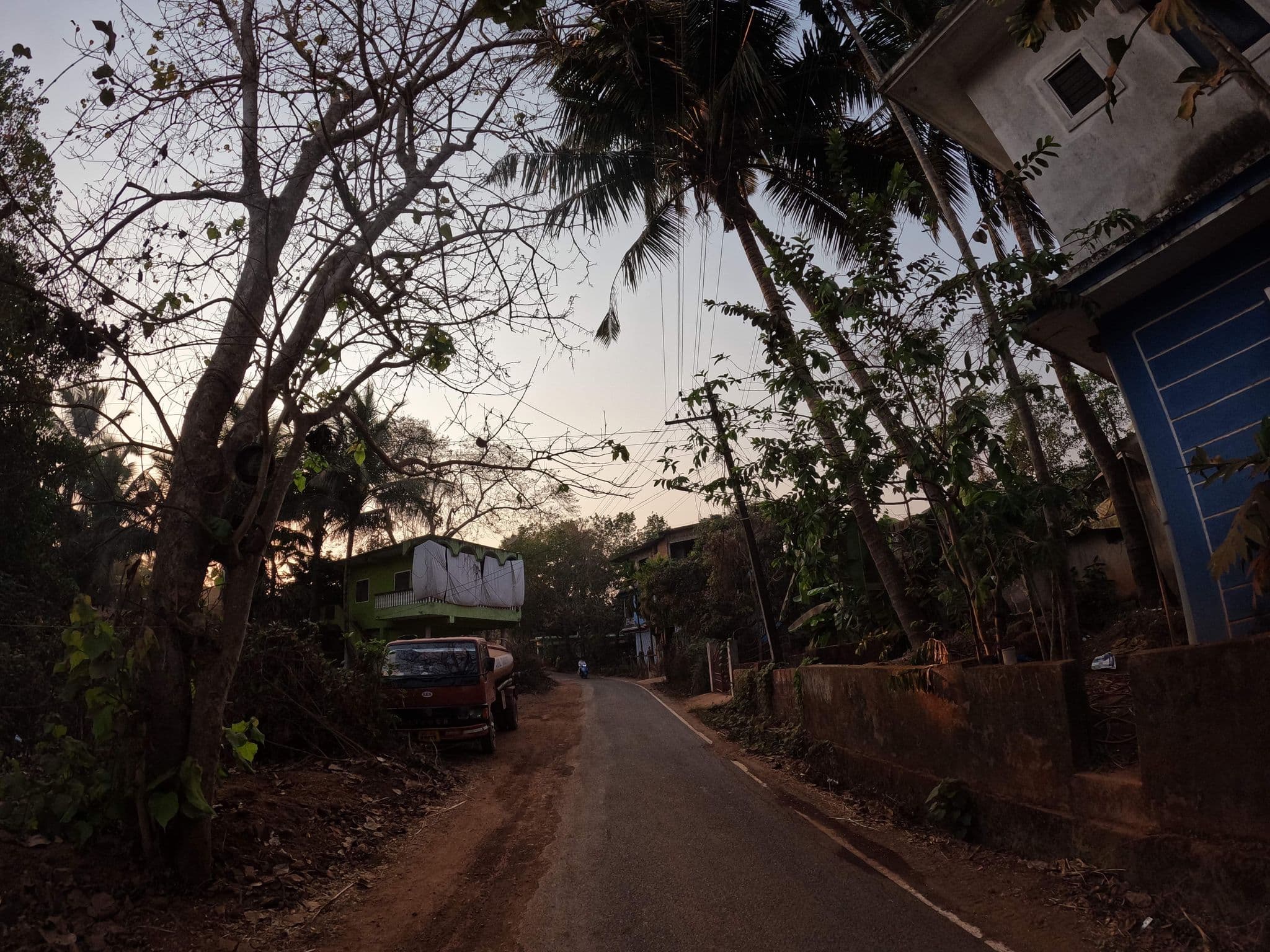 Street view near Sunjay, Mandrem — © lucomsky (CC BY-SA · Mapillary)