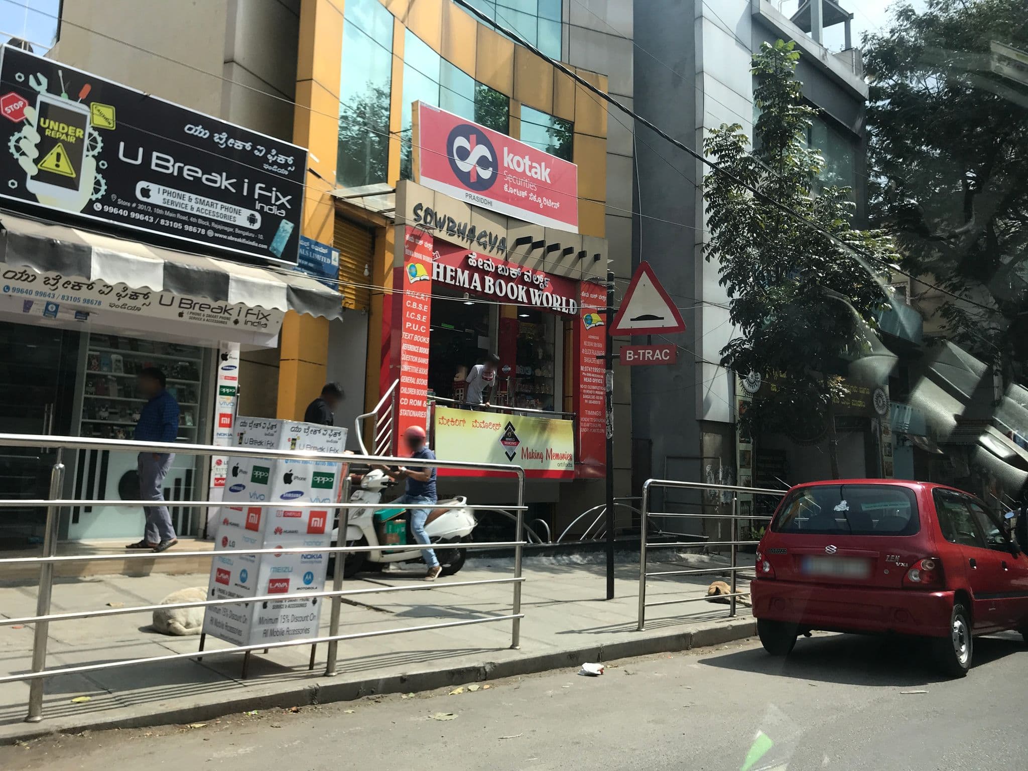 Street view near Vajra Heritage, Bengaluru
