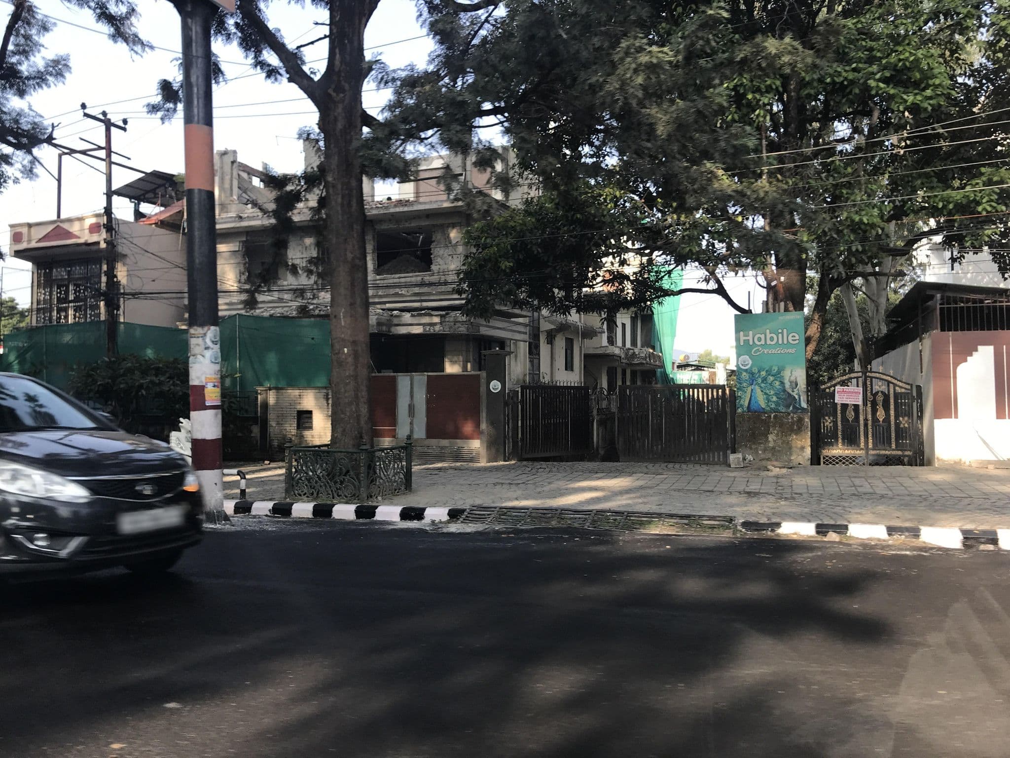 Street view near Sri Sharada Peetham Guest House, Dehradun — © miguel_andrade (CC BY-SA · Mapillary)