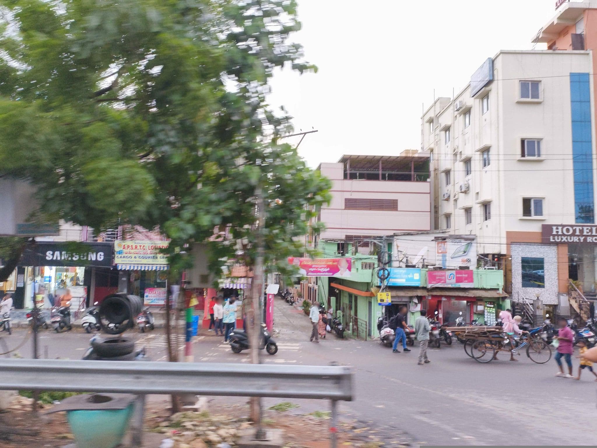 Street view near Hotel Guru M, Vijayawada — © ph4ni (CC BY-SA · Mapillary)