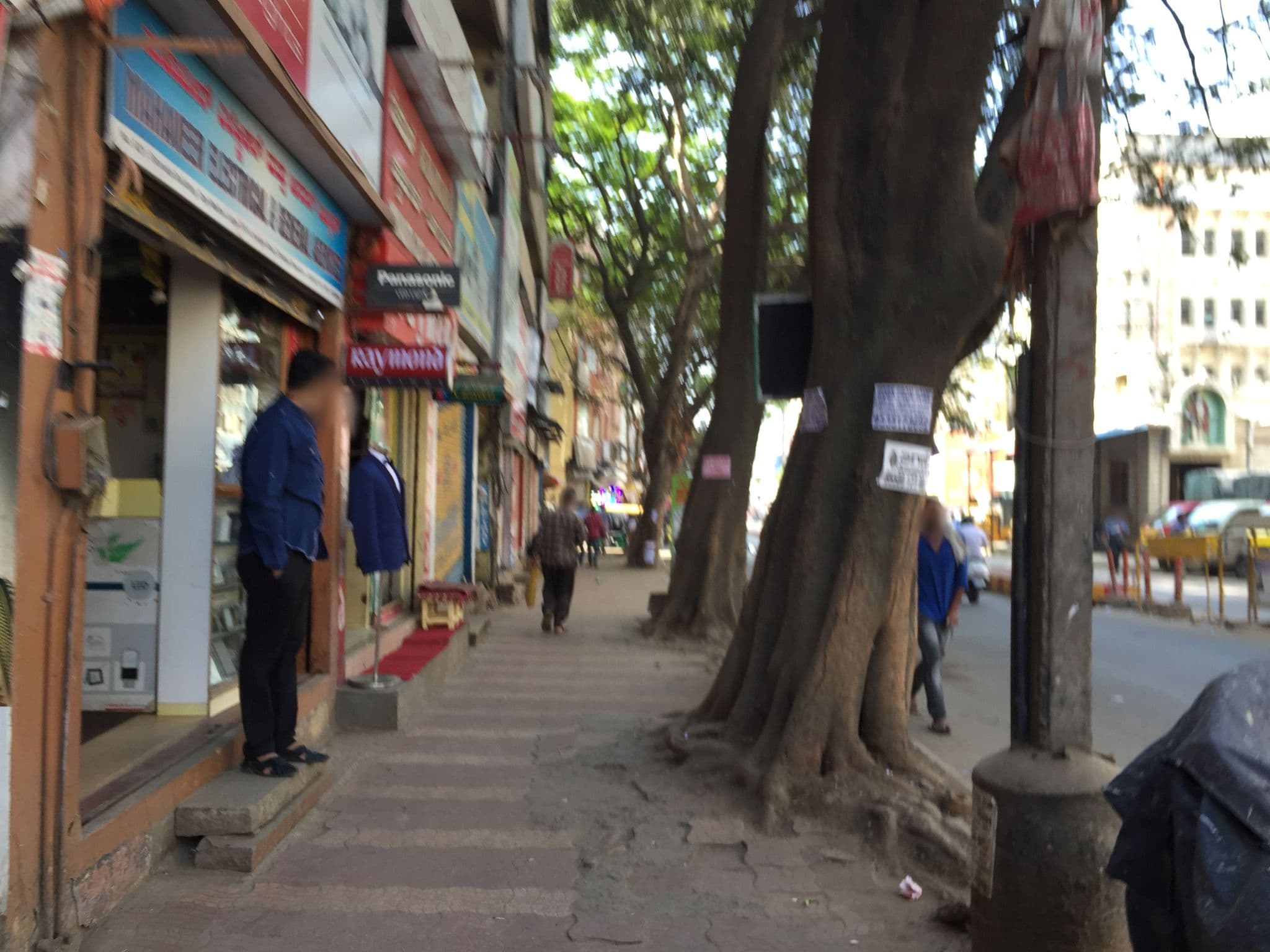 Street view near Madhu Lodge, Bengaluru
