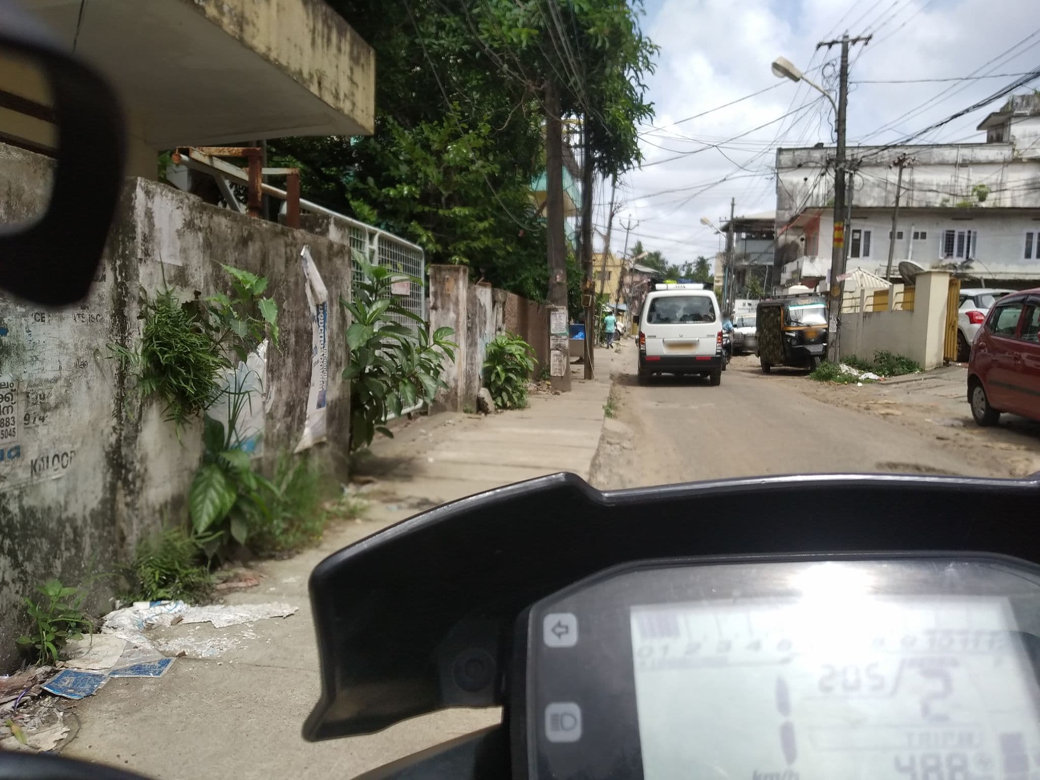 Street view near City Arcade, Kanayannur