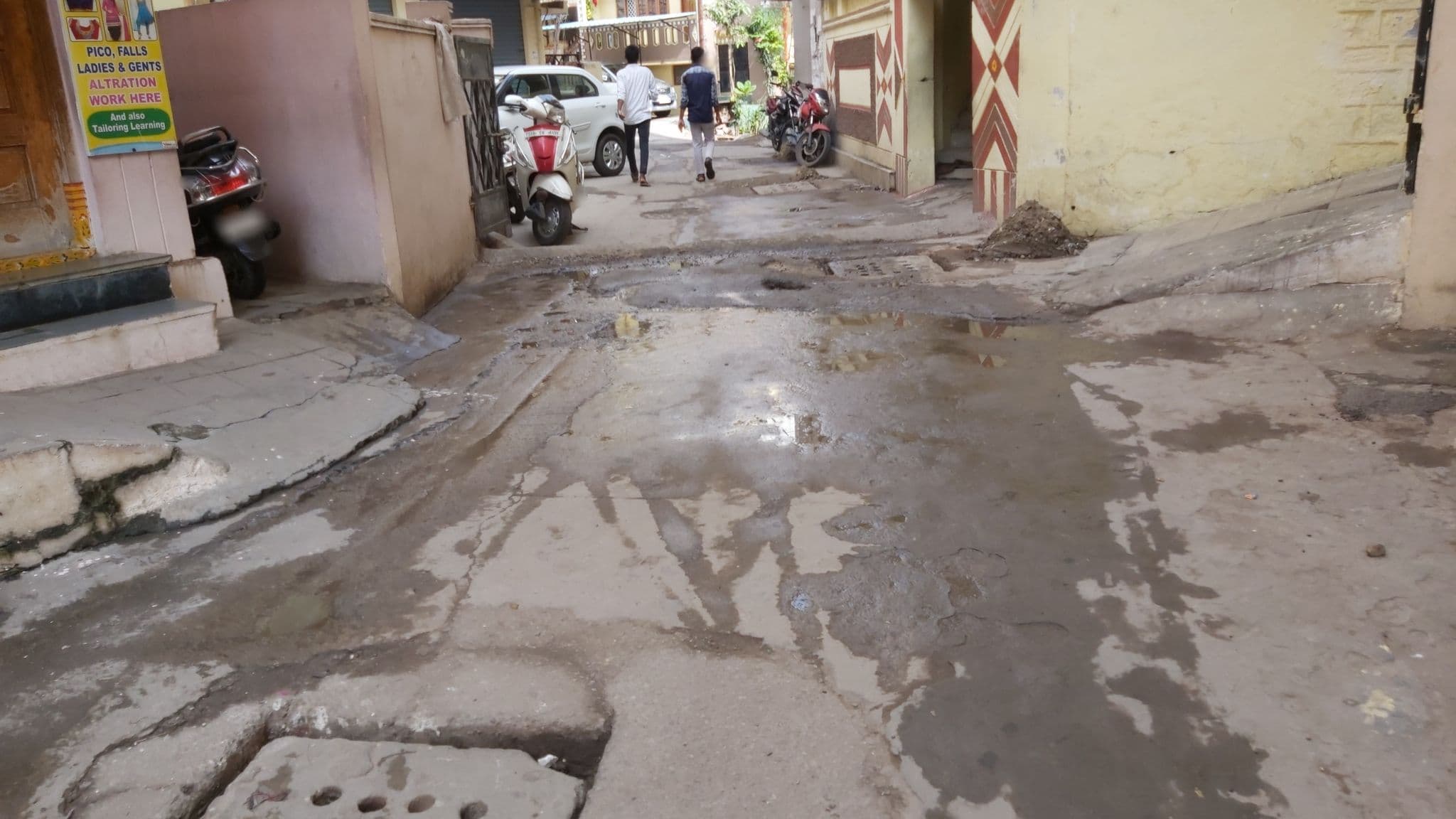 Street view near sri sai hostel, Gaddi Annaram — © navyasri26 (CC BY-SA · Mapillary)