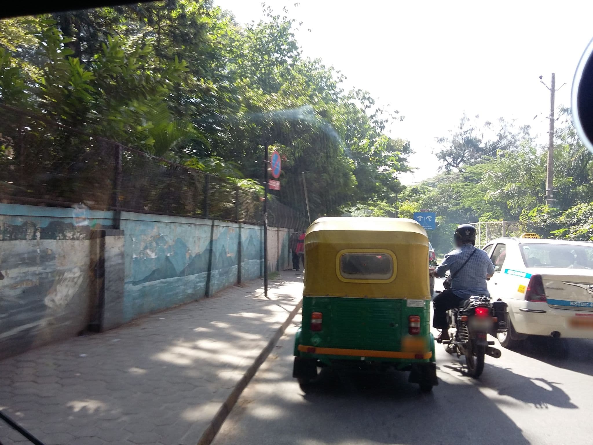 Street view near Kengiri, Bengaluru