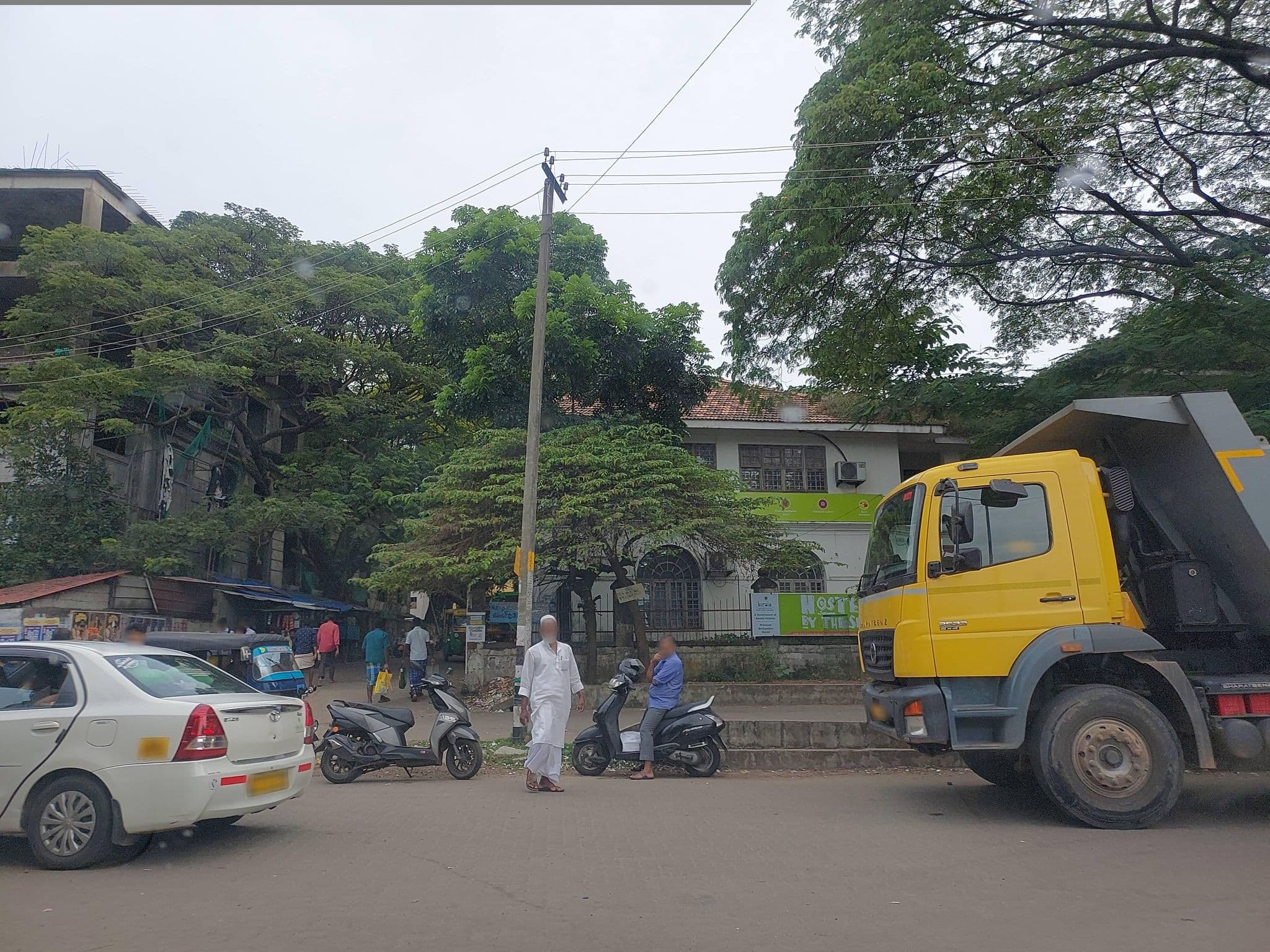 Street view near Hostel By The Sea, Vypīn