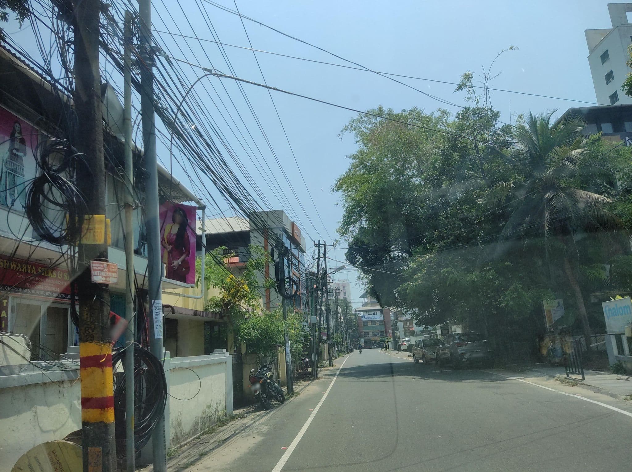 Street view near Shalom Ladies Hostel, Kanayannur