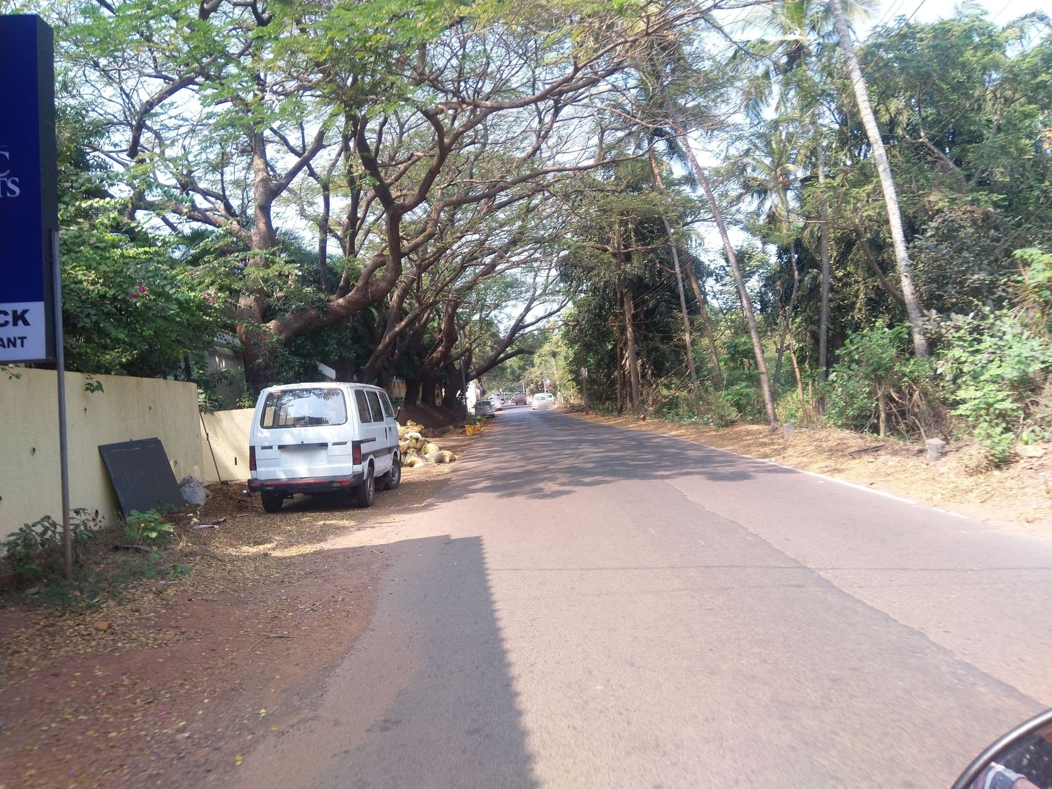 Street view near OYO 42024 Hill Track Studios Sinquerim Beach, Nerul — © chethan (CC BY-SA · Mapillary)