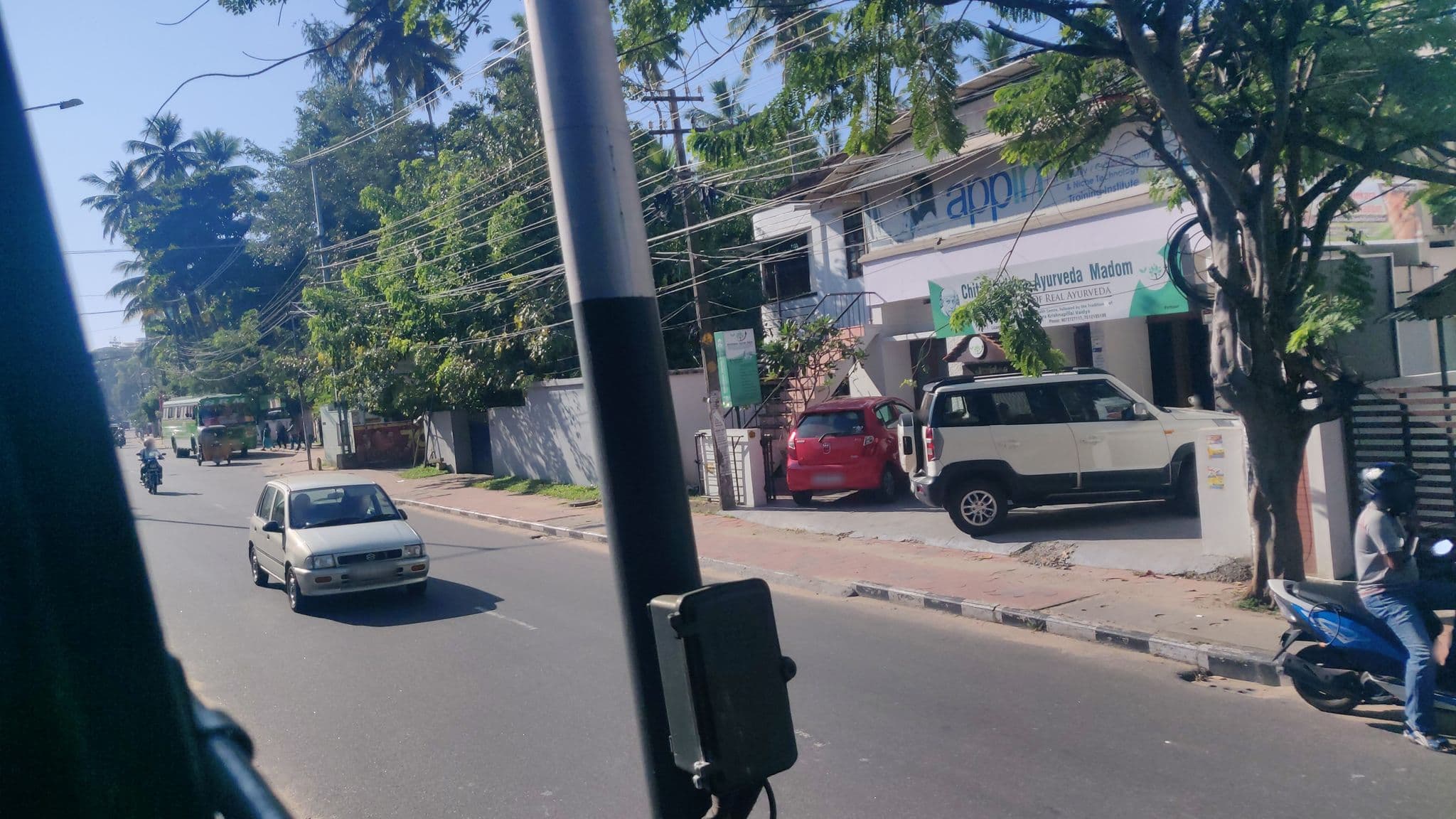 Street view near vivin luxury suites, Thiruvananthapuram