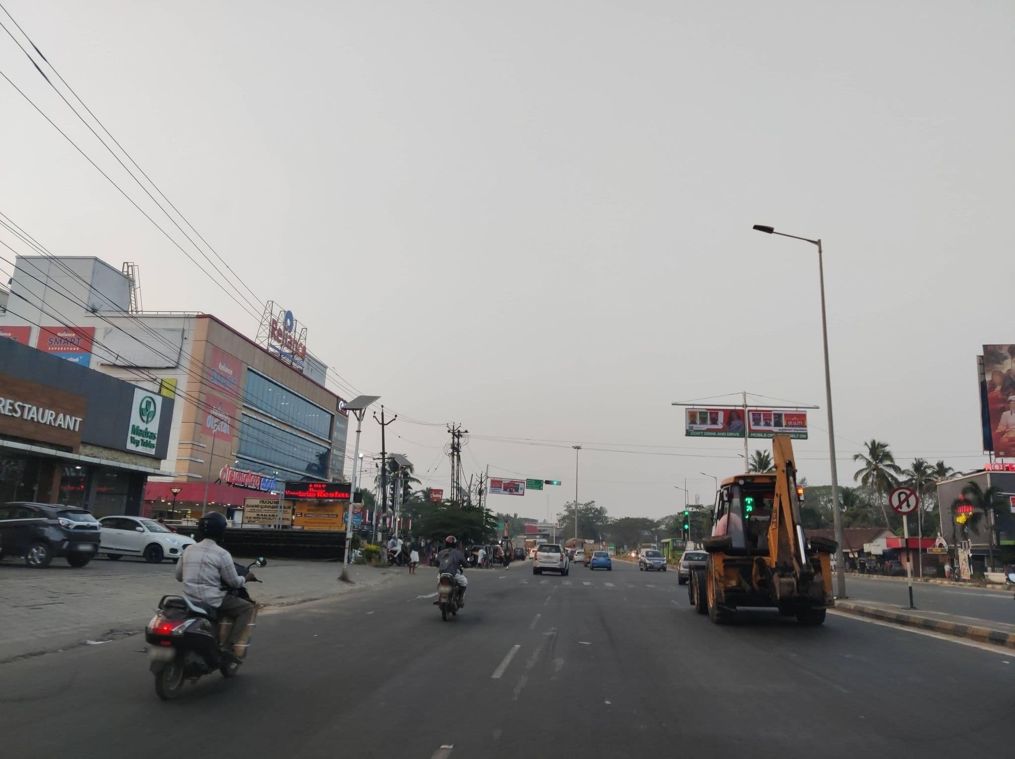 Street view near MADRAS VEGETARIAN HOTEL, Alappuzha — © Gannu03 (CC BY-SA · Mapillary)