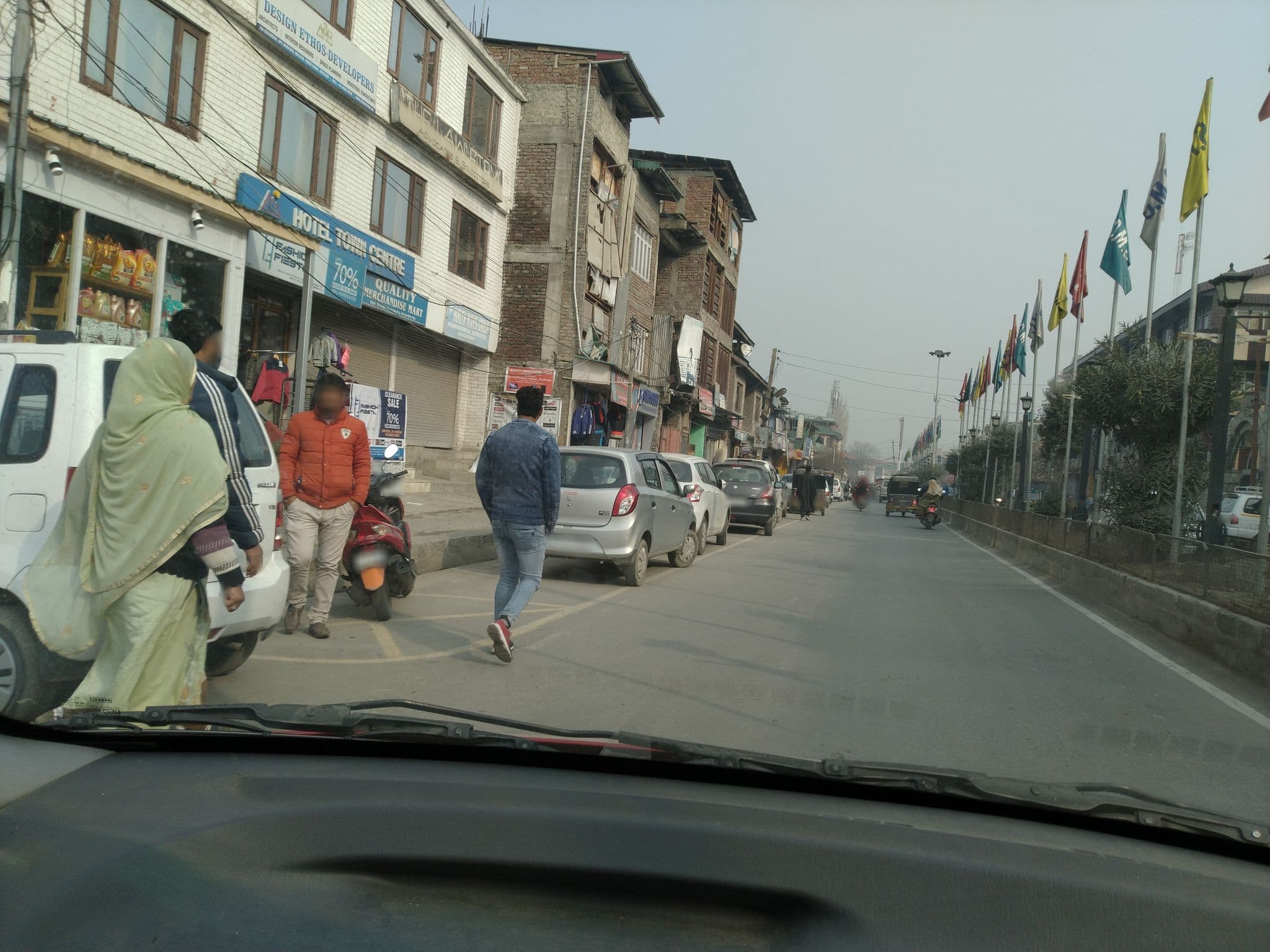 Street view near Hotel Town Centre, Srinagar — © thevikas (CC BY-SA · Mapillary)