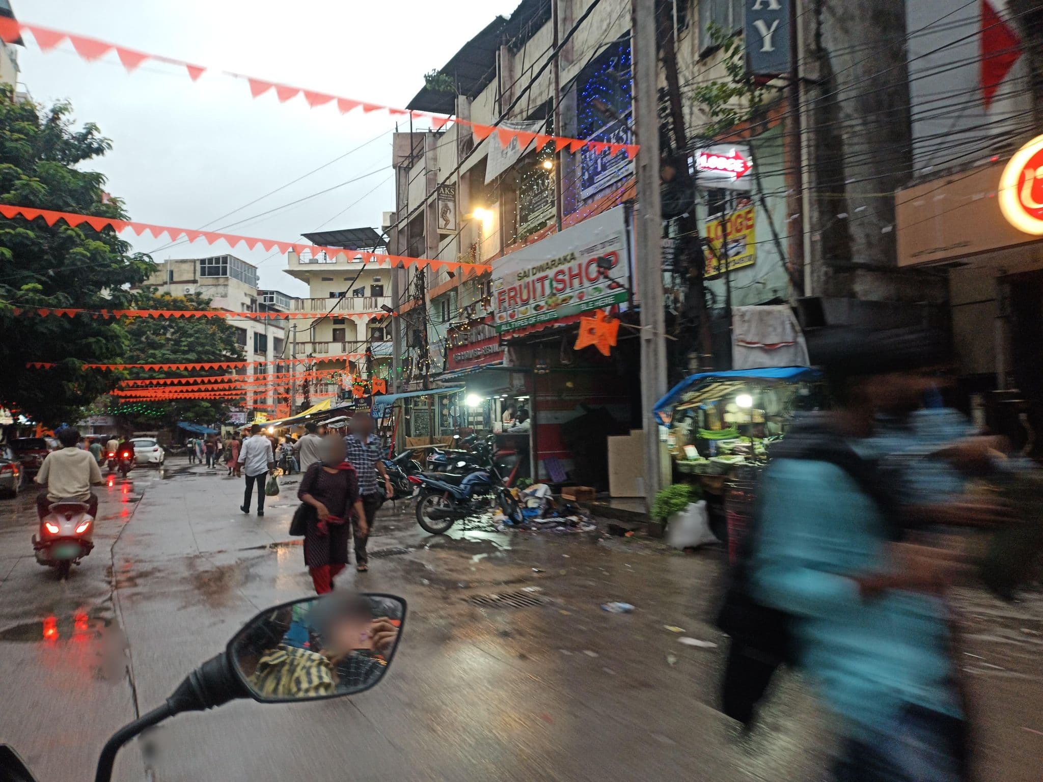 Street view near Hotel Agra Sweets and Tiffins, Rāniganj — © sonika (CC BY-SA · Mapillary)