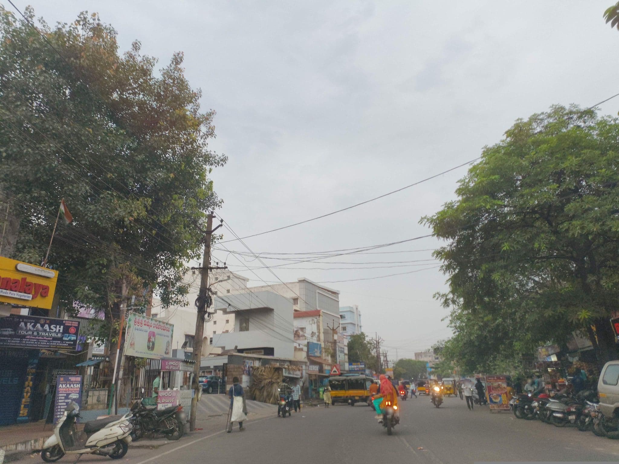 Street view near Viswakarma Dormitory and Lodge, Rasapūdipalem — © ph4ni (CC BY-SA · Mapillary)