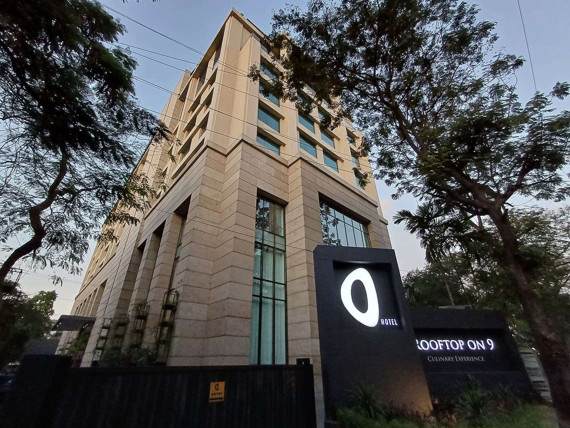 O Hotel Pune (via Wikimedia Commons, CC BY 4.0)