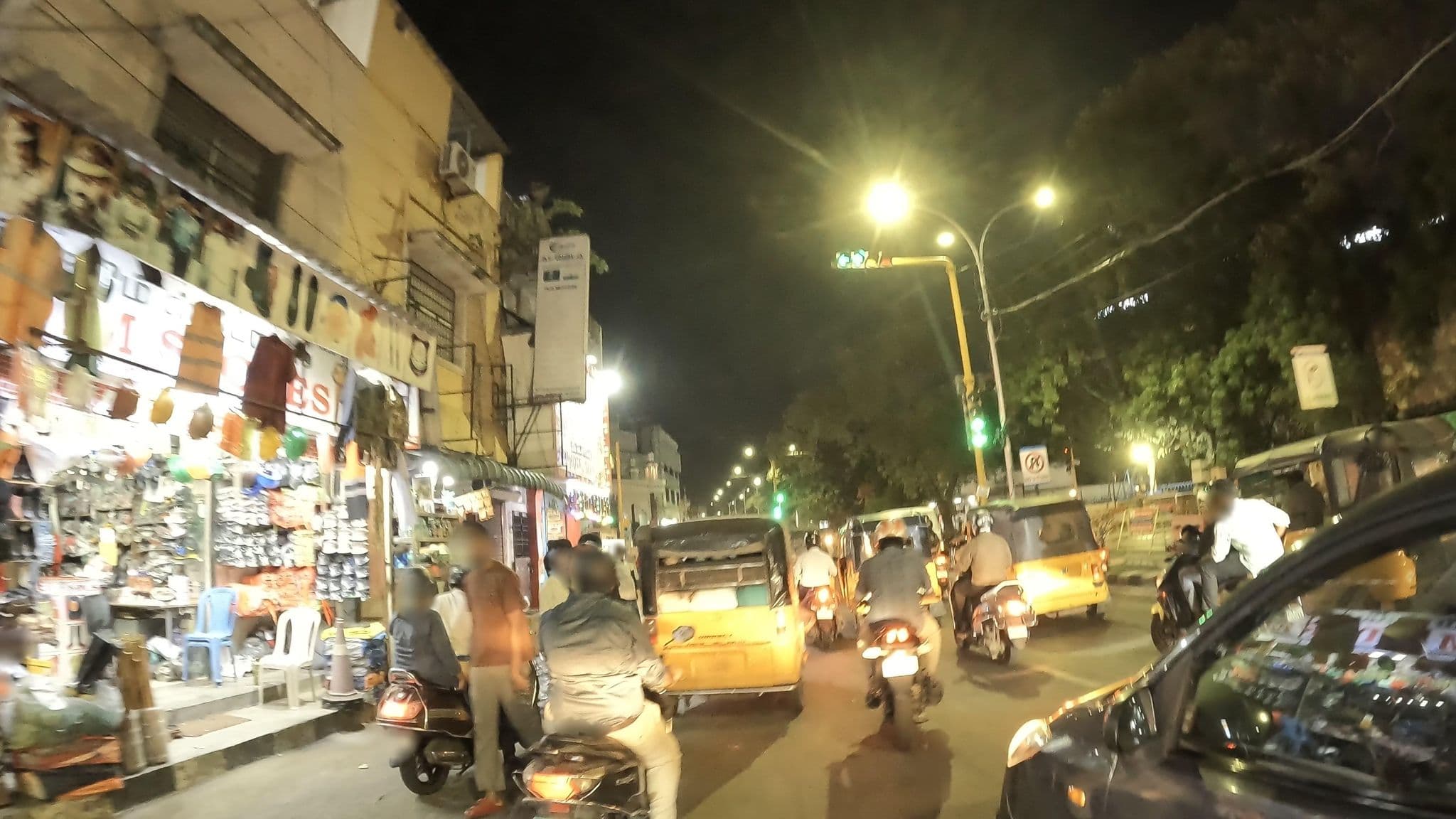 Street view near The Park Avenue Hotel, Chennai — © sudharsanamurthy (CC BY-SA · Mapillary)