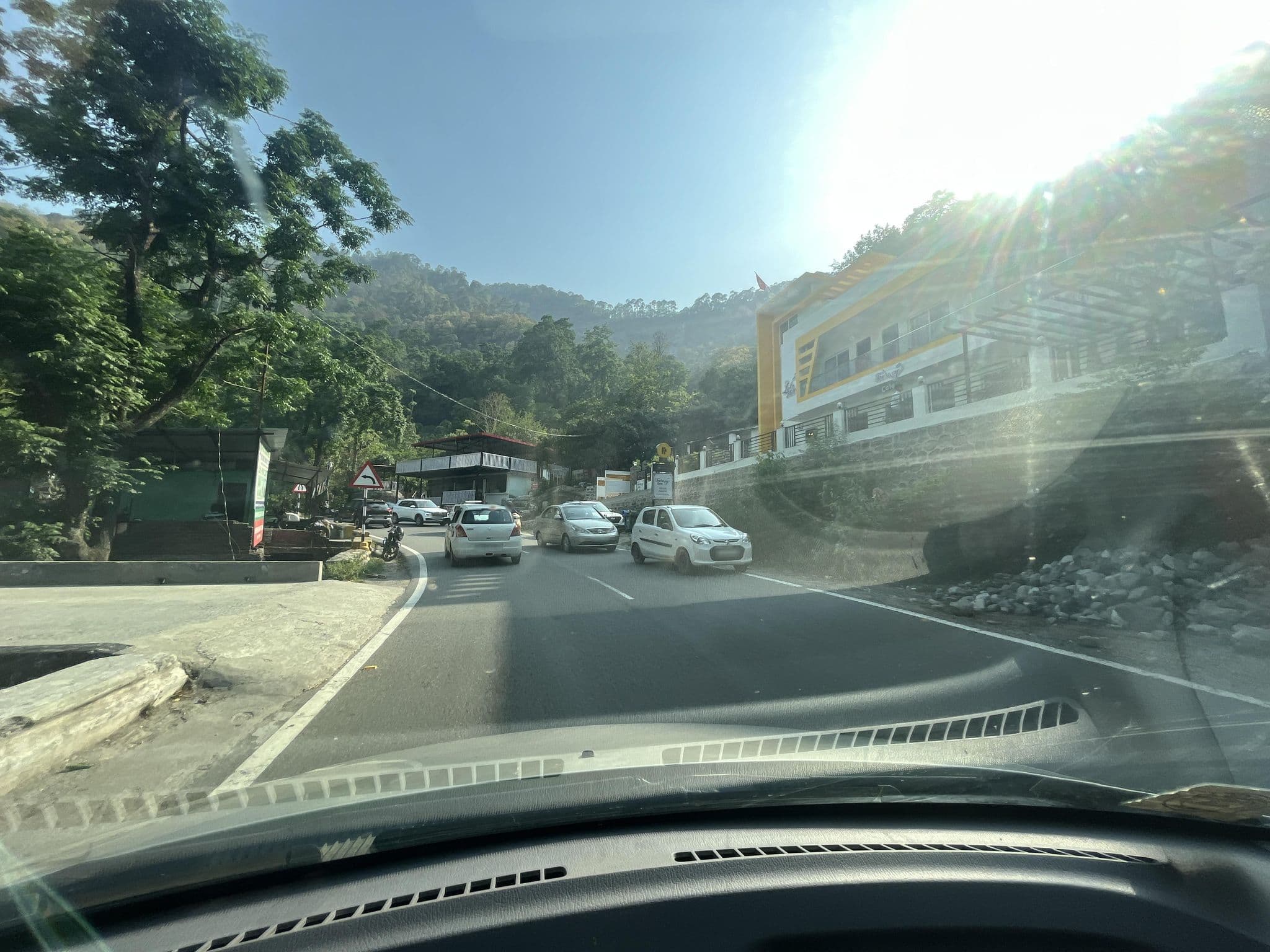 Street view near The Hosteller Jeolikote, Bhīm Tāl — © lakshyajeet (CC BY-SA · Mapillary)