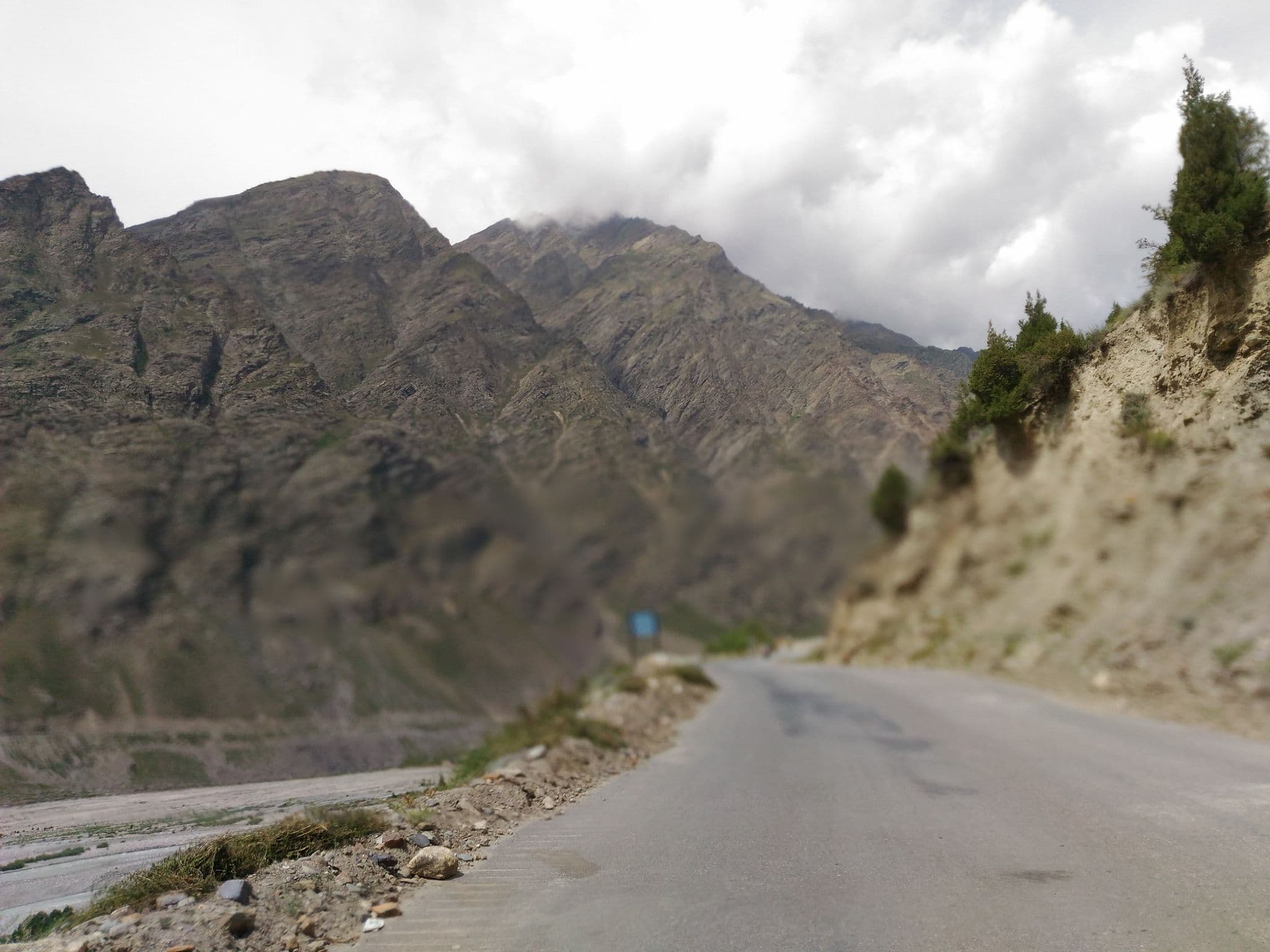 Street view near Dhaba (bed & food), Kyelang