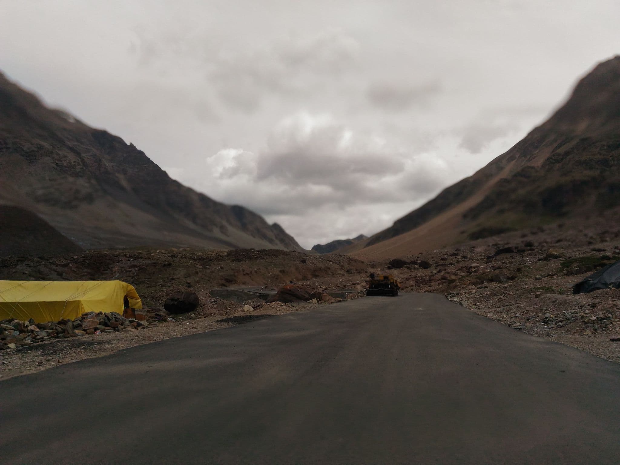 Street view near Food & bed (Dhaba), Kyelang