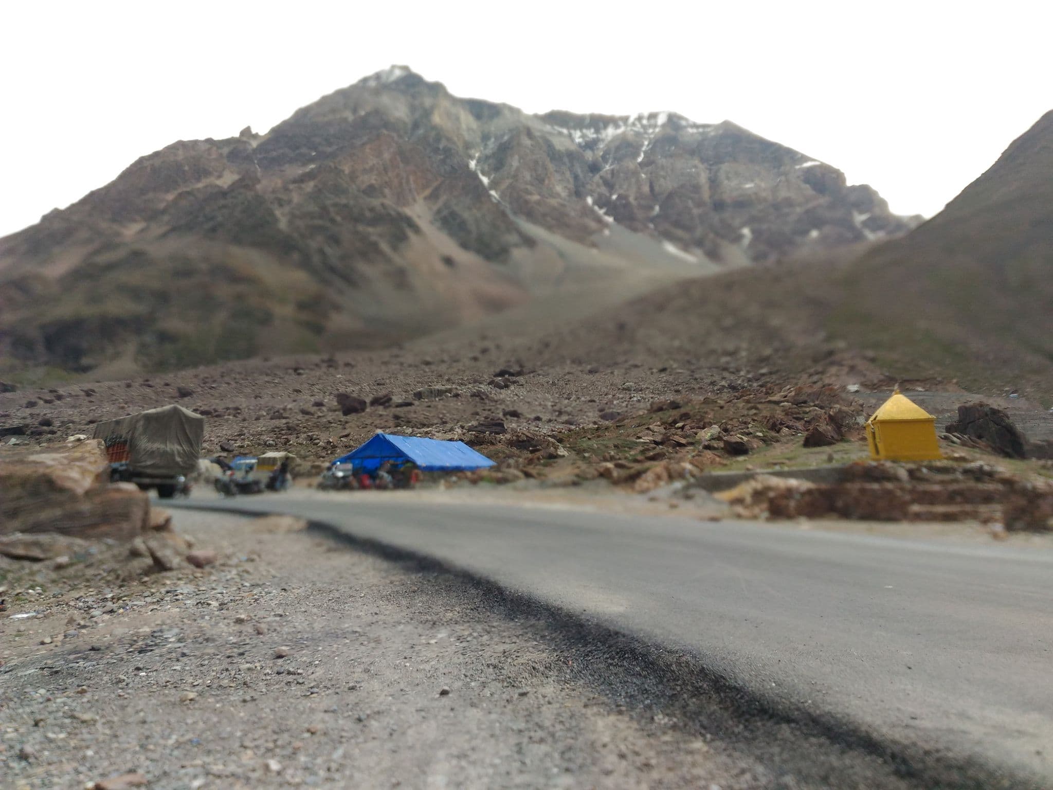 Street view near Food & bed (Dhaba), Kyelang