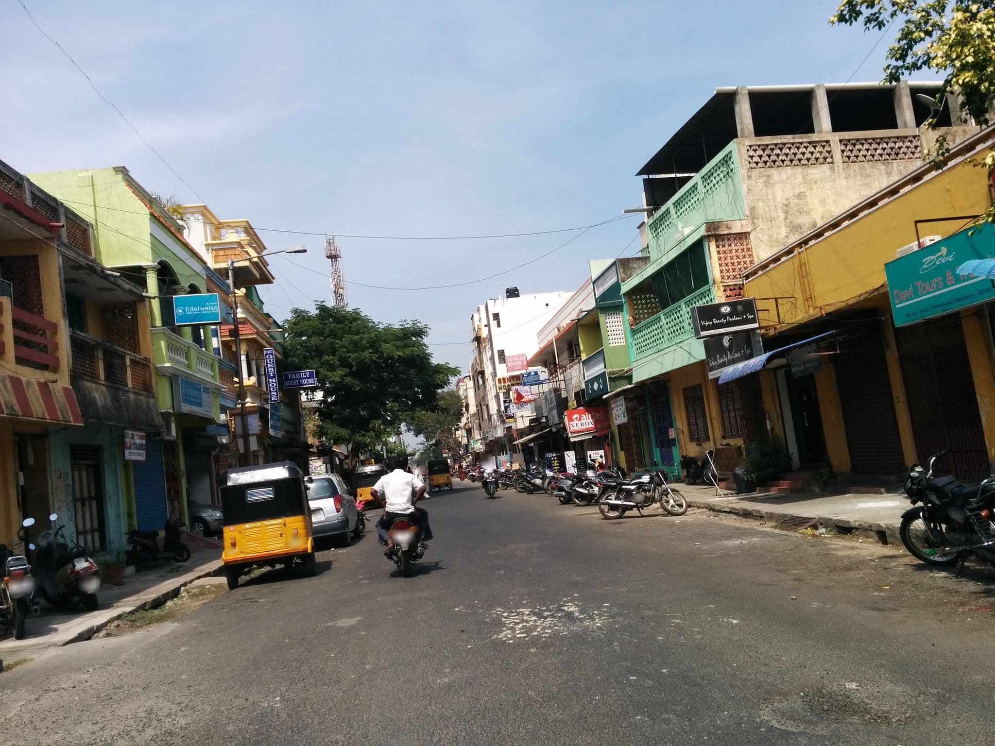 Street view near Le Suresh Residency Guest House, Puducherry — © sashazykov (CC BY-SA · Mapillary)