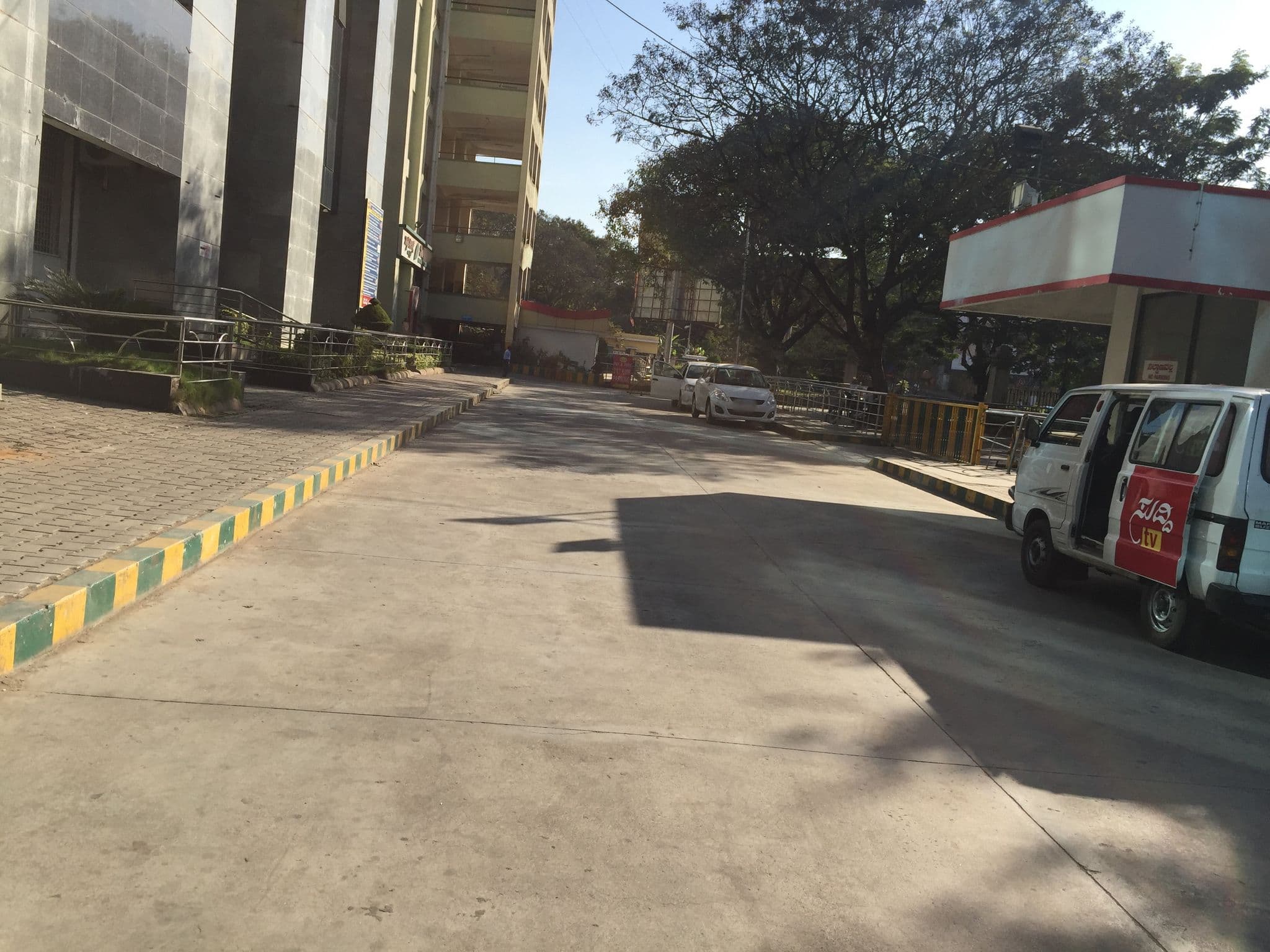 Street view near Brindavana Lodge, Bengaluru — © richlv (CC BY-SA · Mapillary)