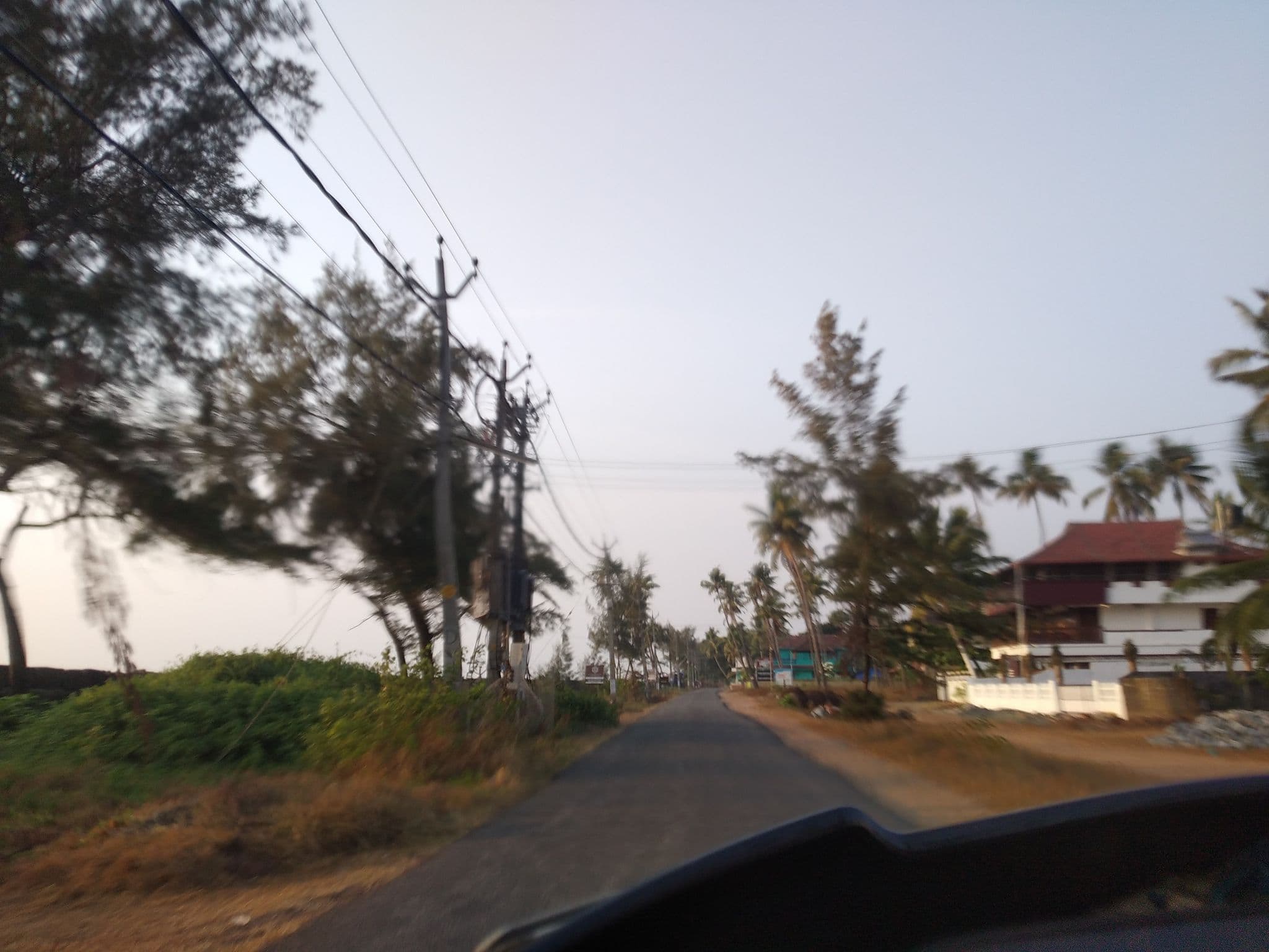 Street view near Le Petit Elephant, Vadakakarai — © jothishbabu (CC BY-SA · Mapillary)