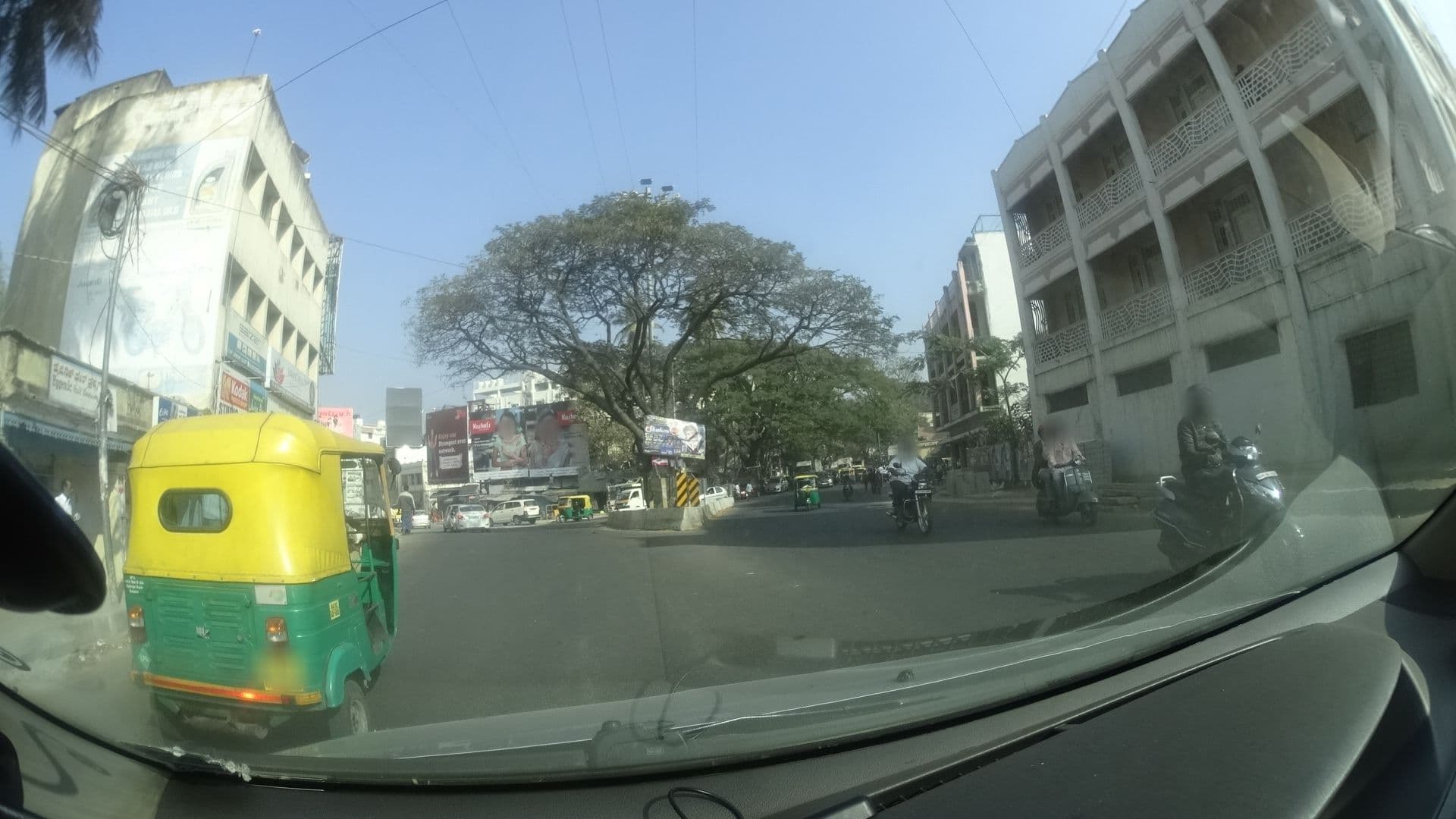 Street view near Kalyan Lodge, Bengaluru