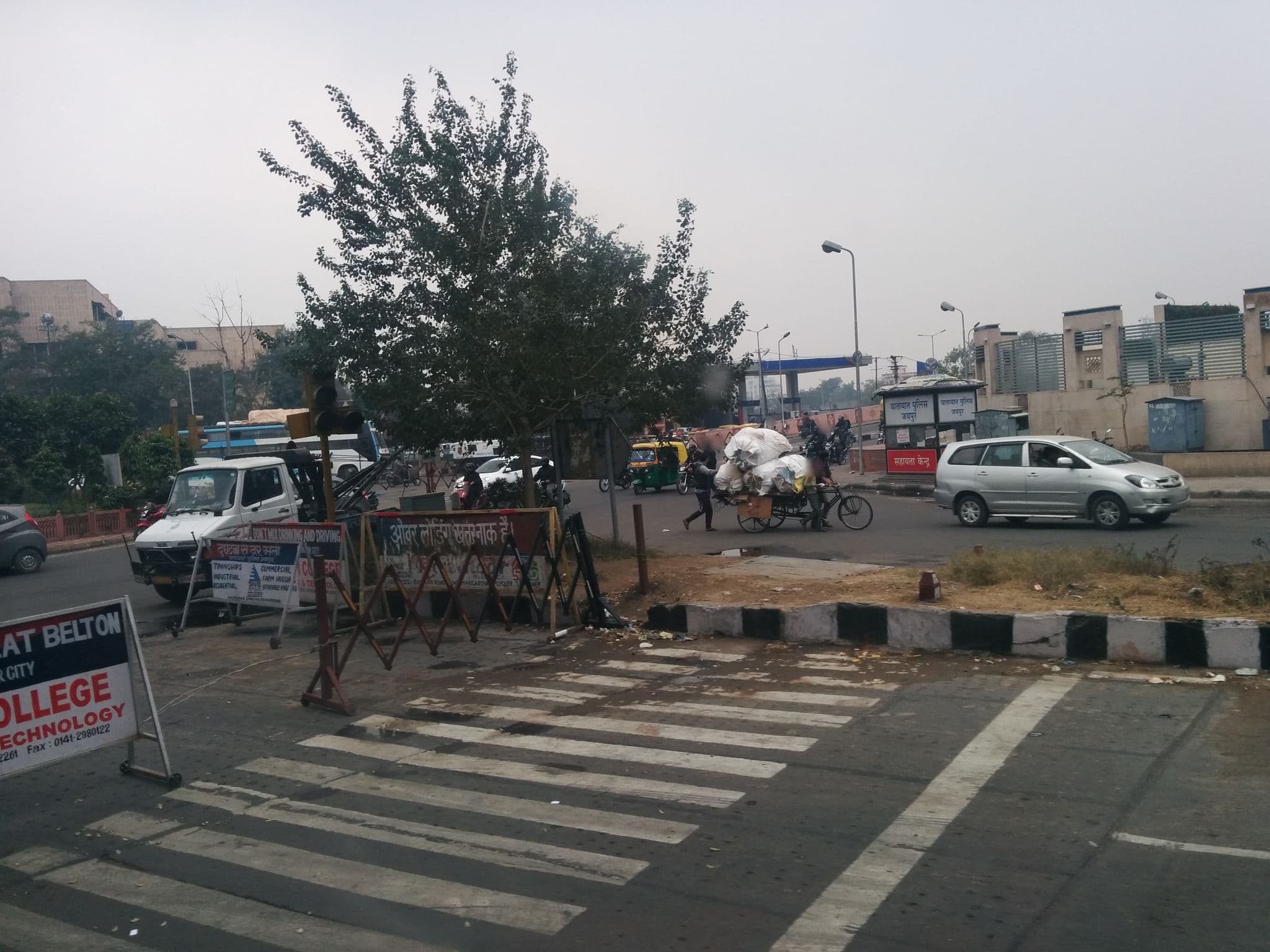 Street view near Holiday Inn, Jaipur