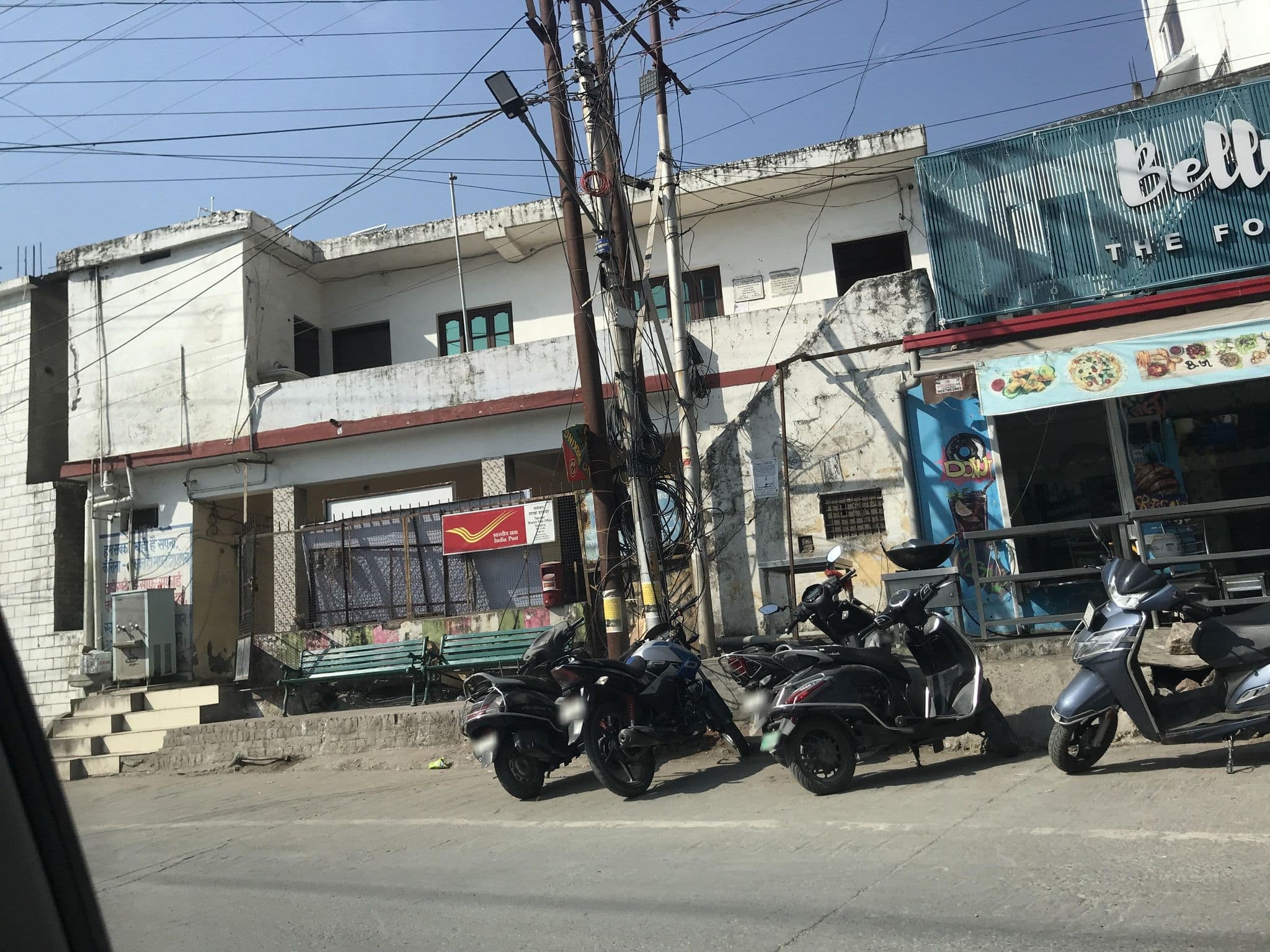 Street view near Sara hotel, Rishīkesh — © miguel_andrade (CC BY-SA · Mapillary)