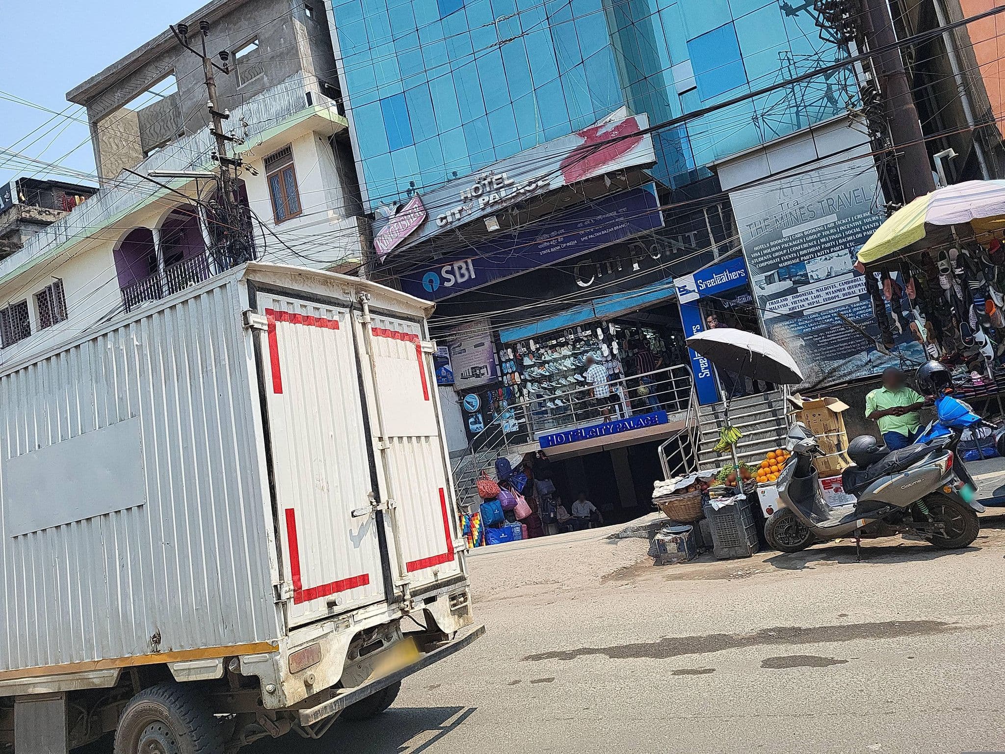 Street view near Hotel Daffodils, Guwahati