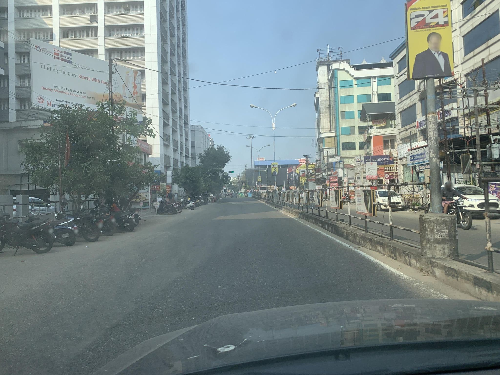 Street view near Hotel Malabar Plaza, Kanayannur