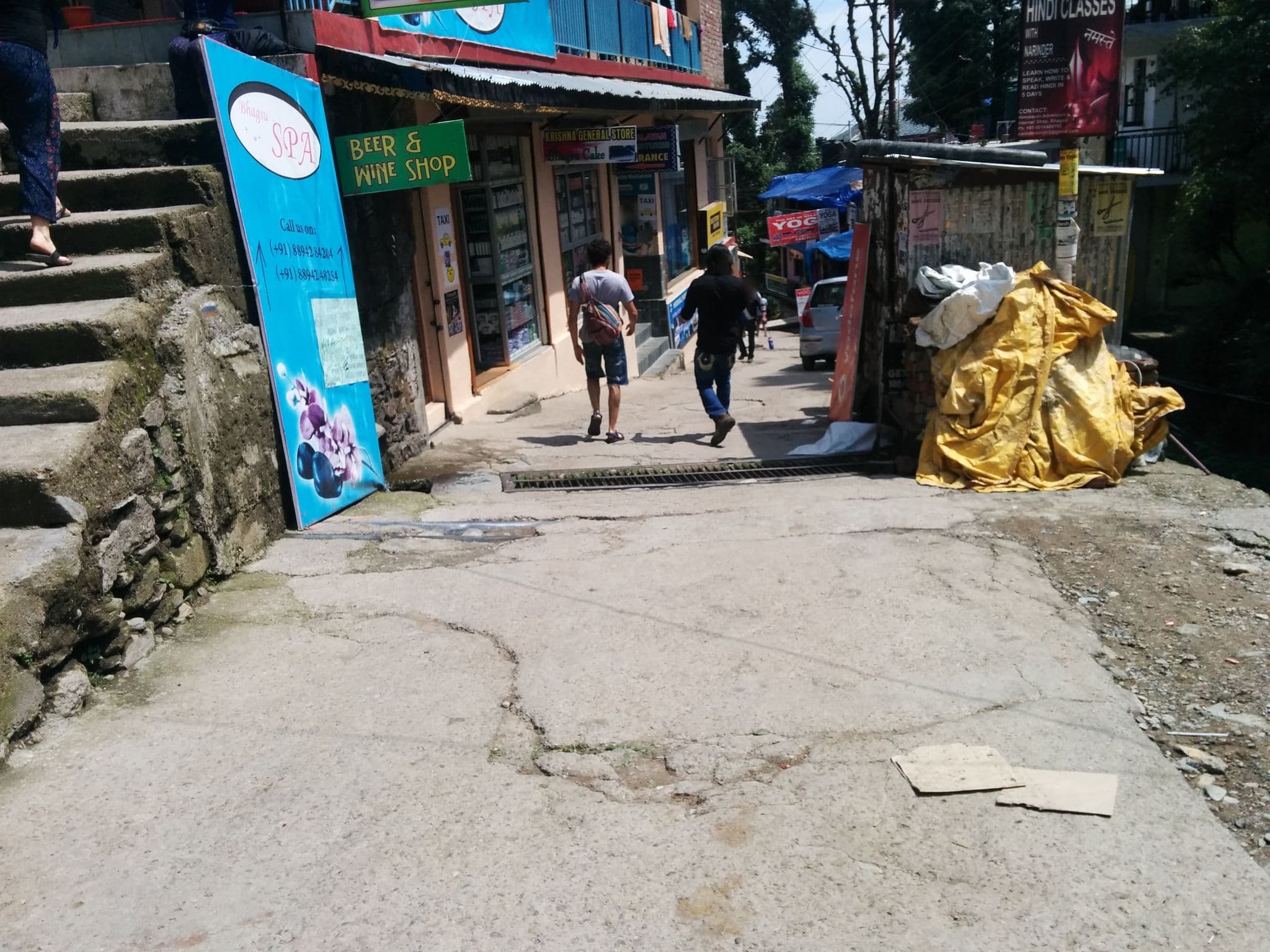 Street view near Cat & Cow, Dharamsala