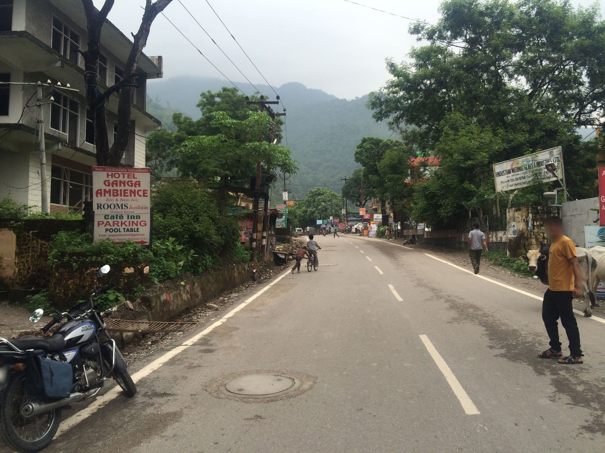 Street view near Ganga Ambience, Rishīkesh
