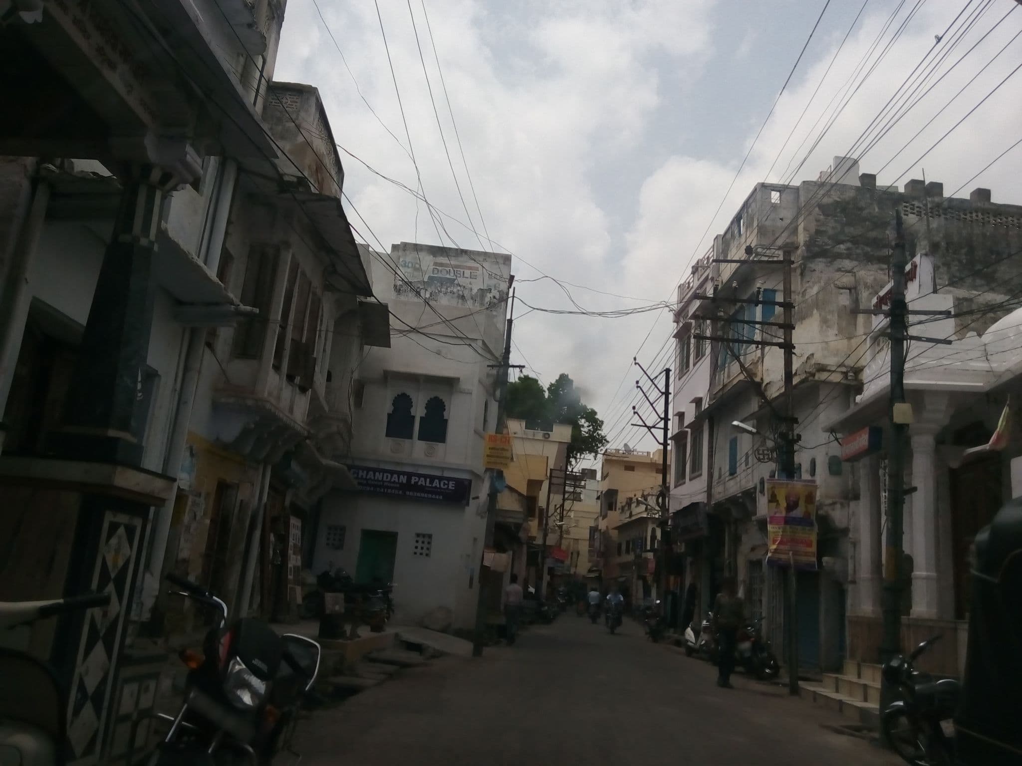 Street view near Hari Niwas, Udaipur — © thejeshgn (CC BY-SA · Mapillary)