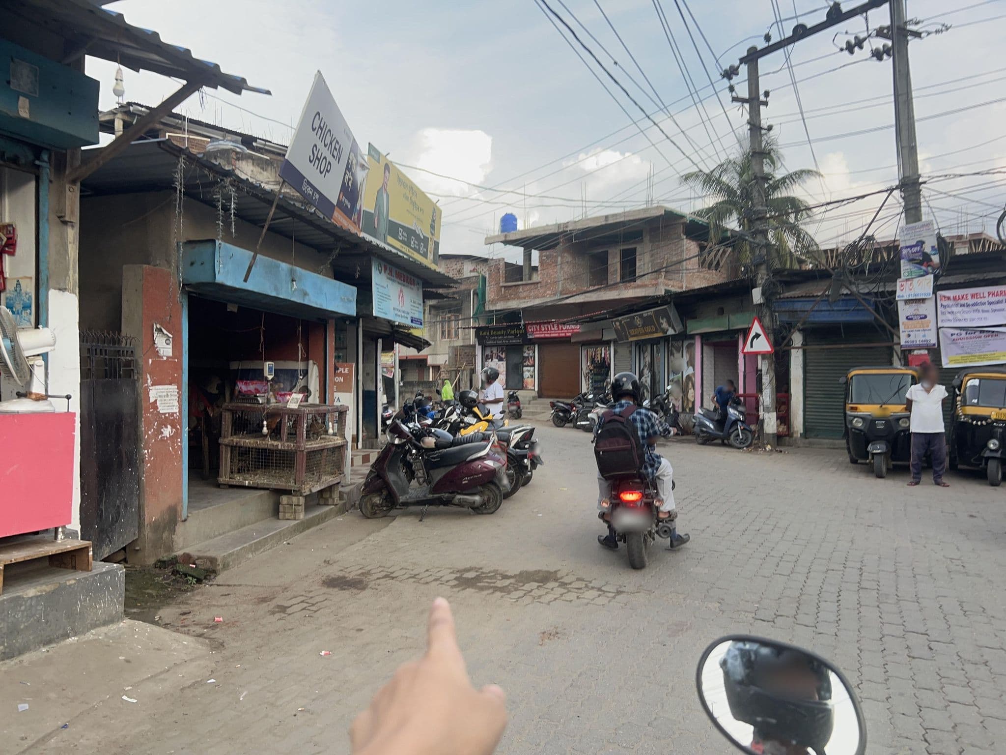 Street view near tarka tarka tirtha nivas, Guwahati